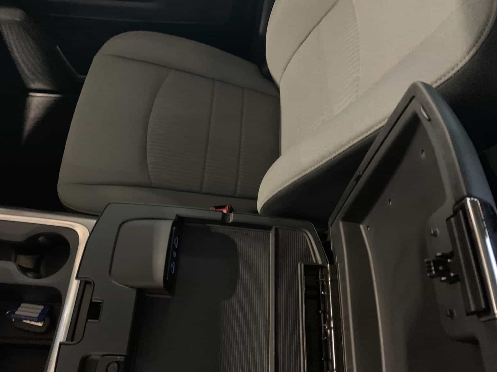 2022 RAM 1500 Classic SLT - Image 24