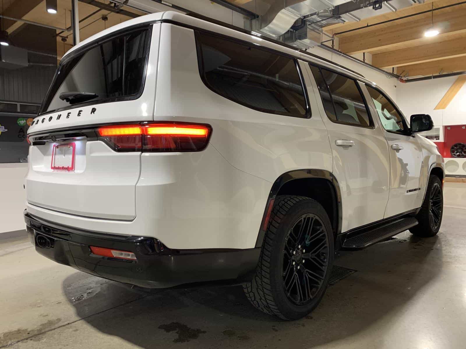 Image 3 Jeep Wagoneer Series Ii Series II Carbide 2024