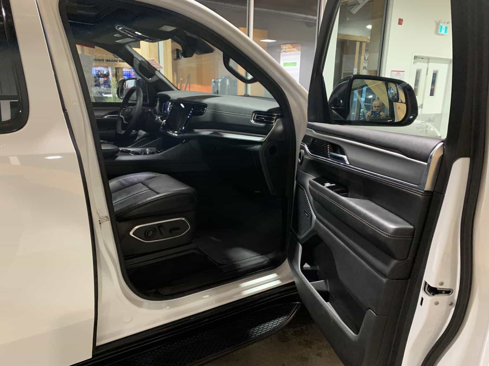 Image 9 Jeep Wagoneer Series Ii Series II Carbide 2024