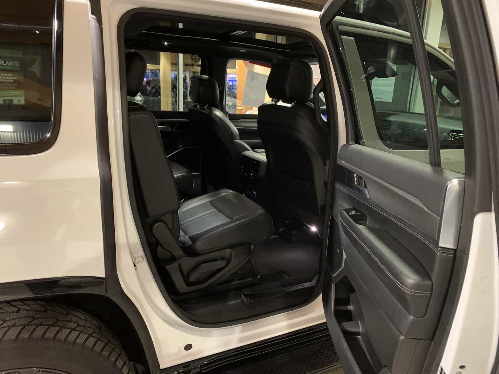 2024 Jeep Wagoneer Series Ii Series II Carbide - Image 9