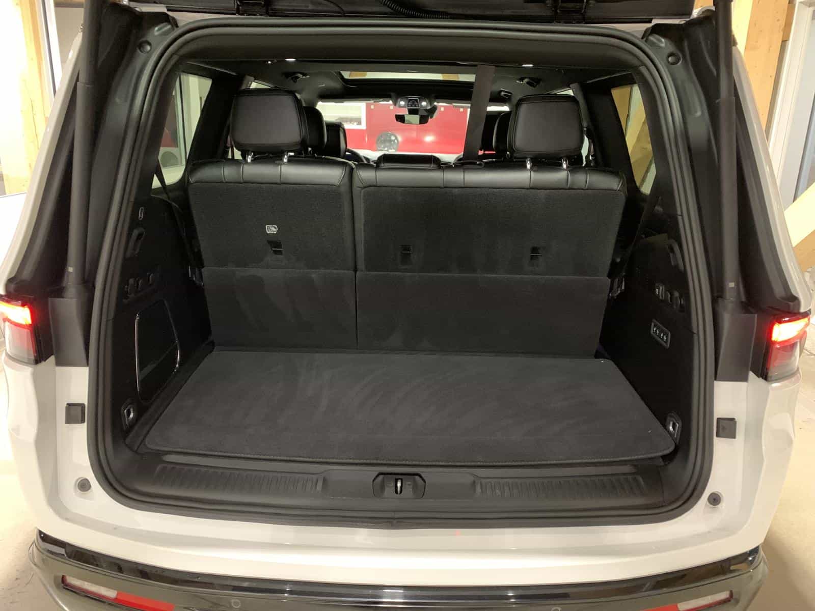 2024 Jeep Wagoneer Series Ii Series II Carbide - Image 10