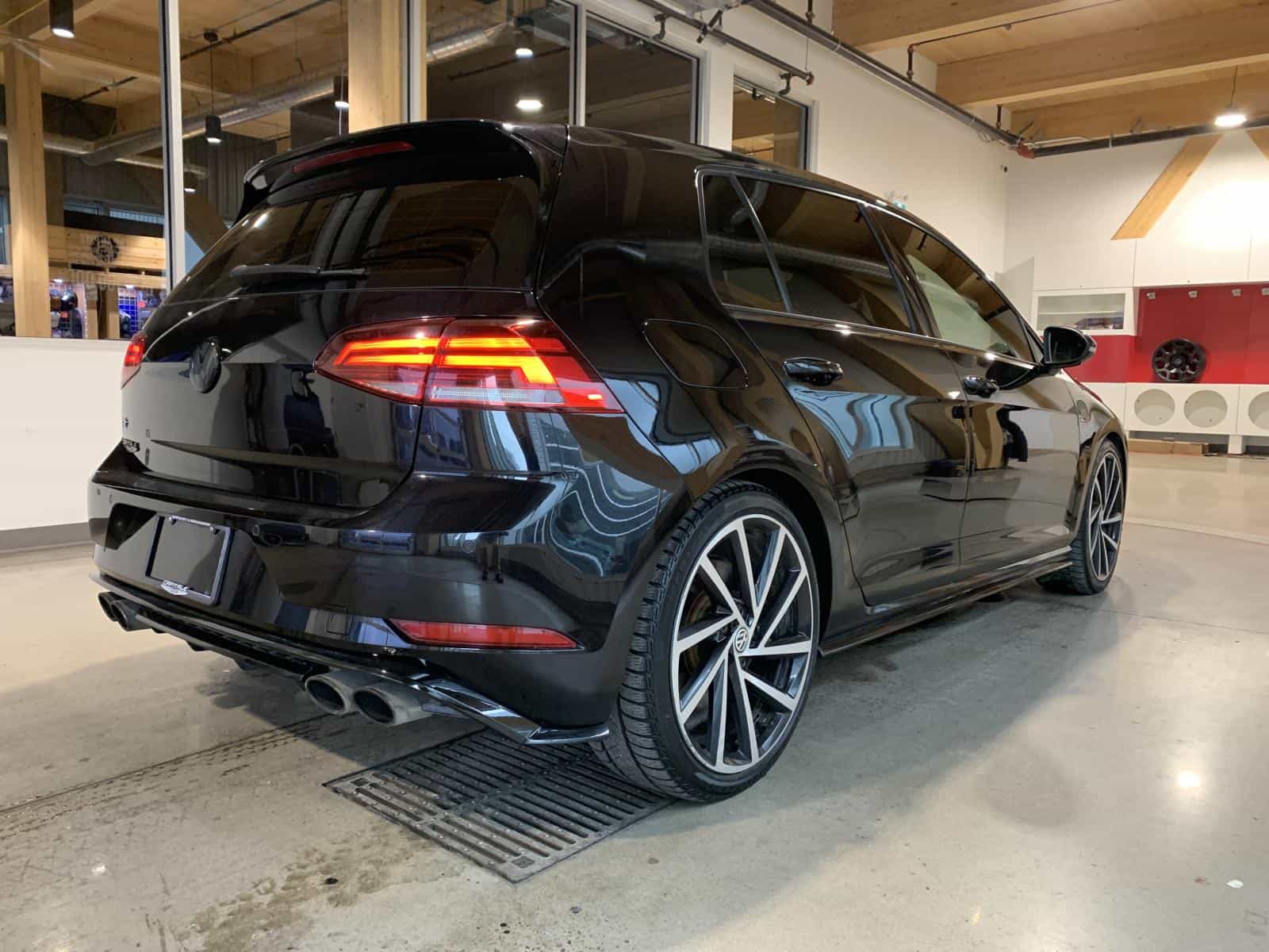 2018 Volkswagen R Base - Image 3