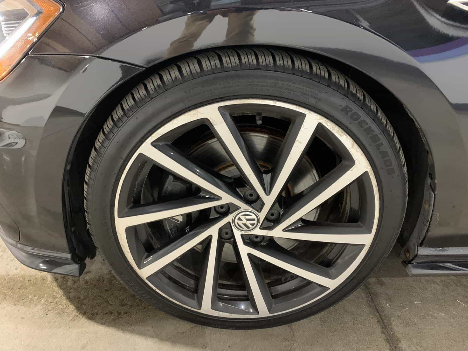 2018 Volkswagen R Base - Image 6