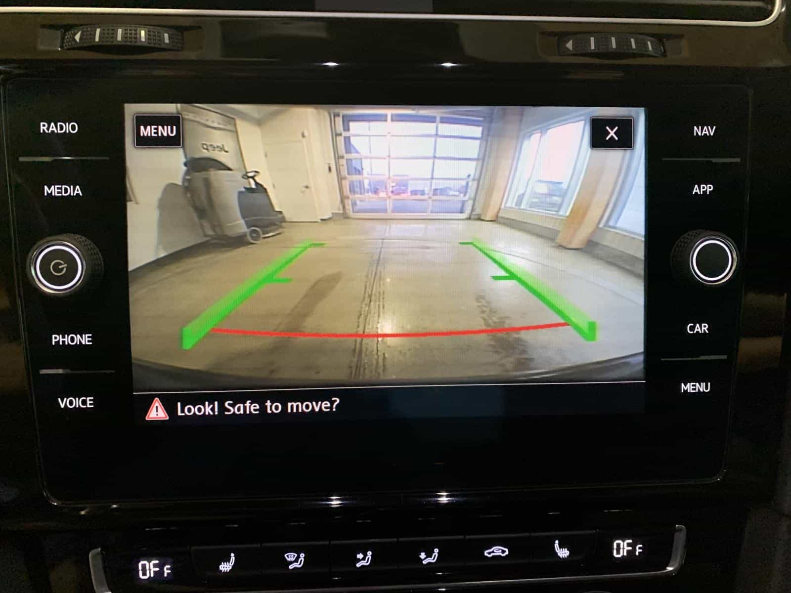 2018 Volkswagen R Base - Image 12