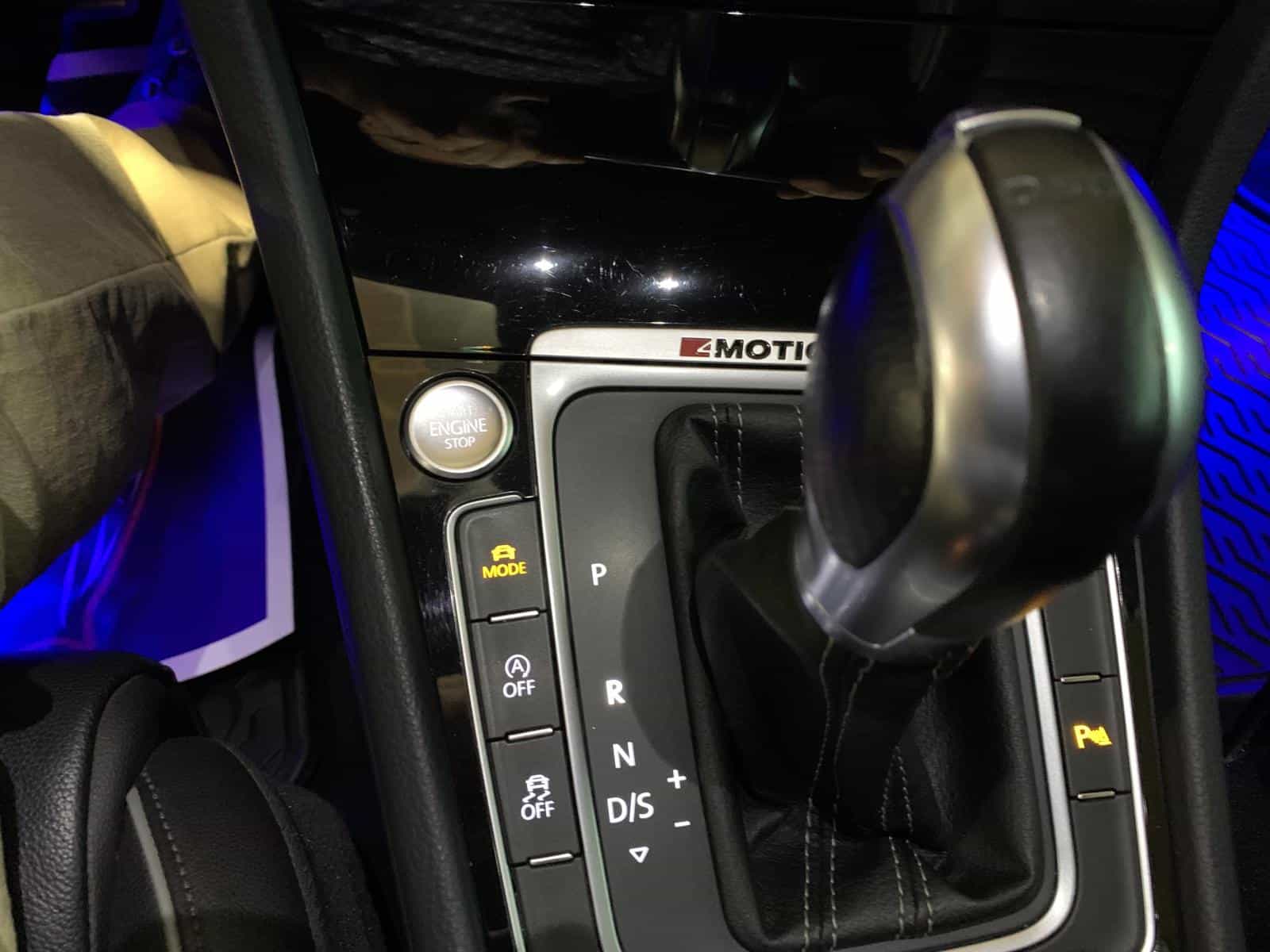 2018 Volkswagen R Base - Image 14