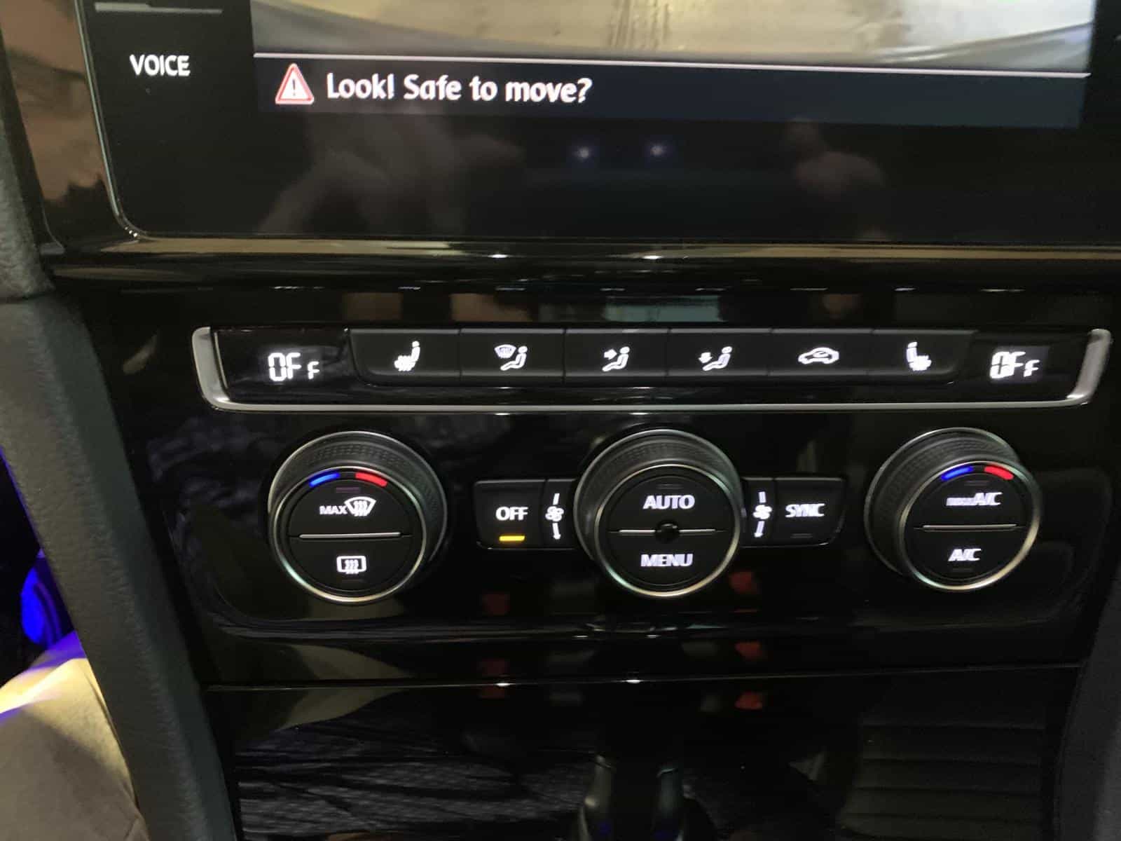 2018 Volkswagen R Base - Image 13