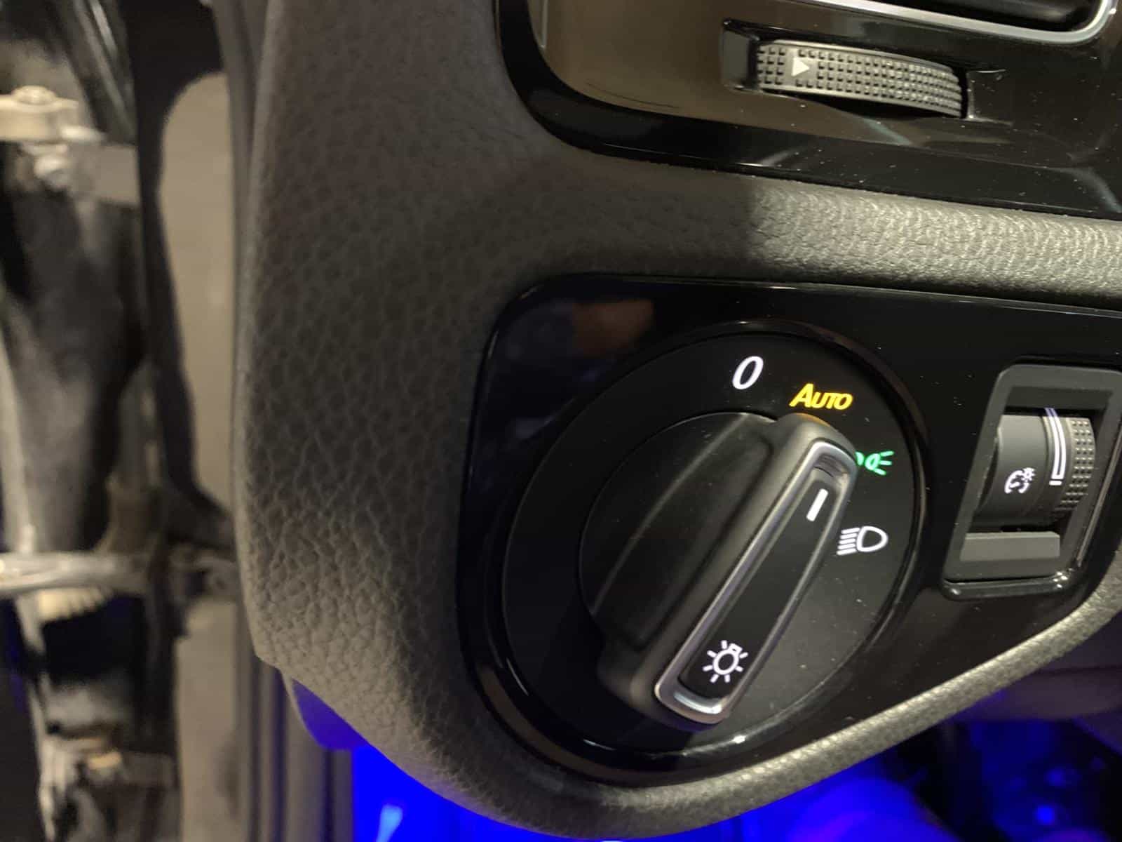 2018 Volkswagen R Base - Image 17