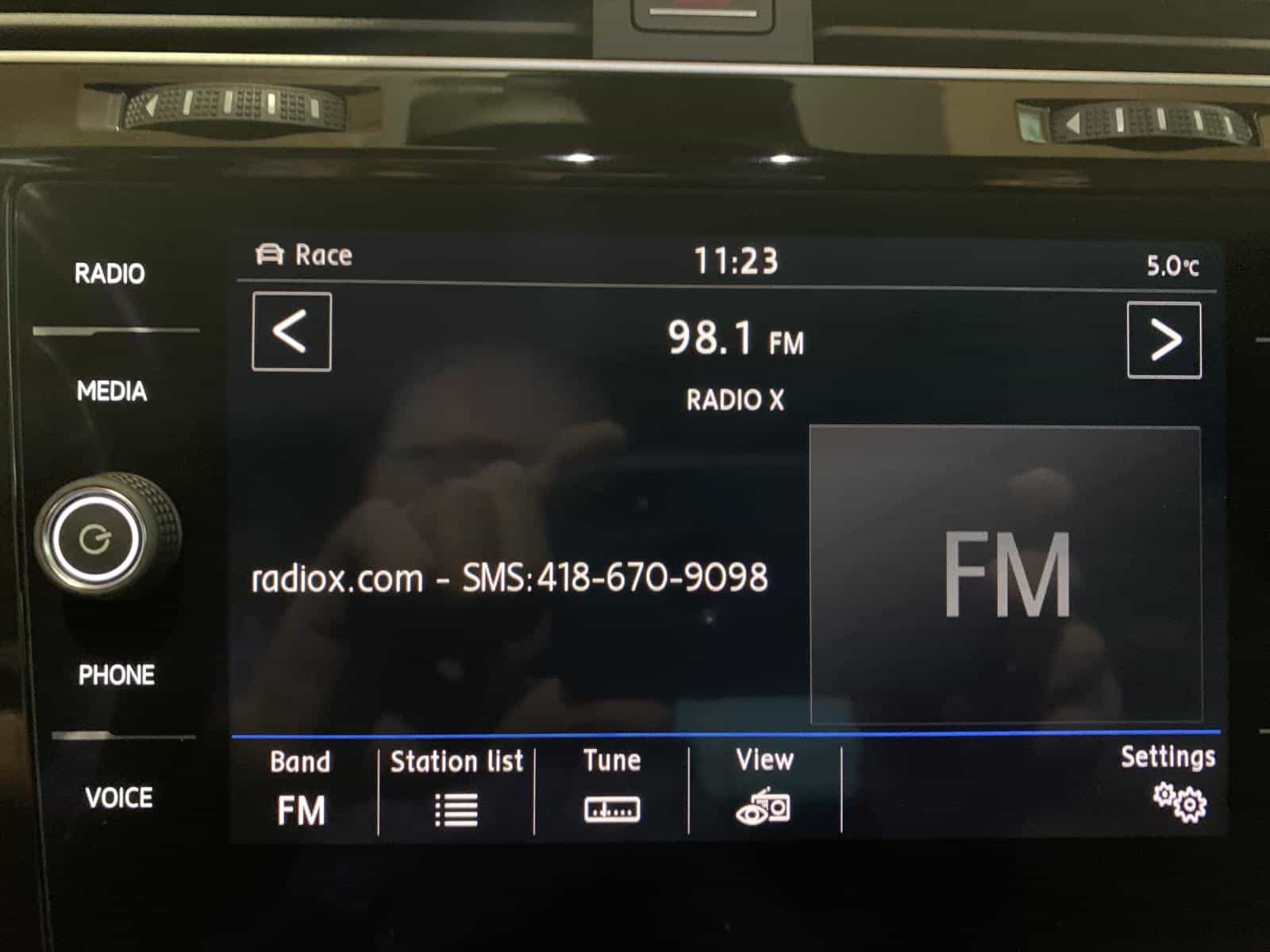 2018 Volkswagen R Base - Image 18