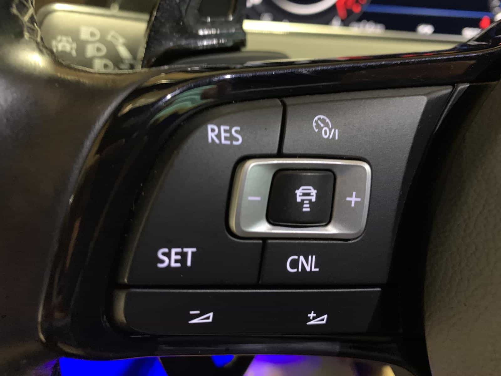 2018 Volkswagen R Base - Image 16