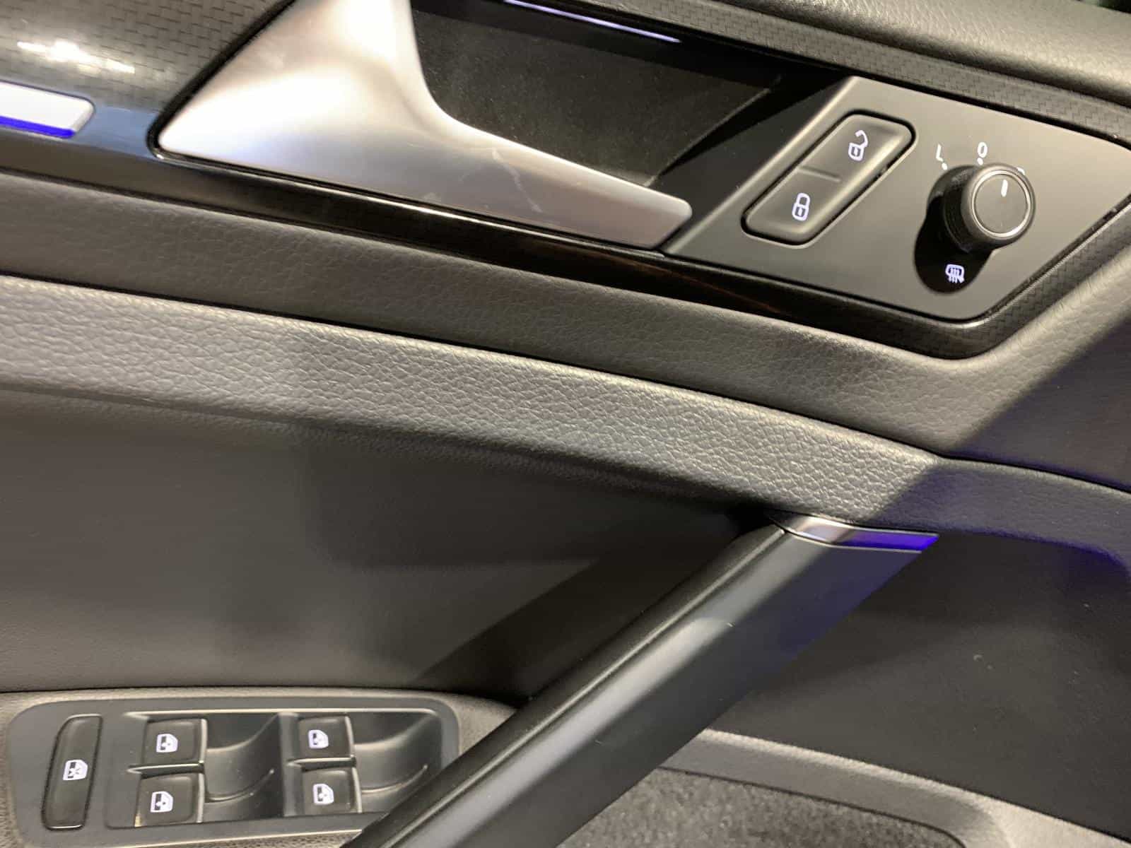 2018 Volkswagen R Base - Image 20