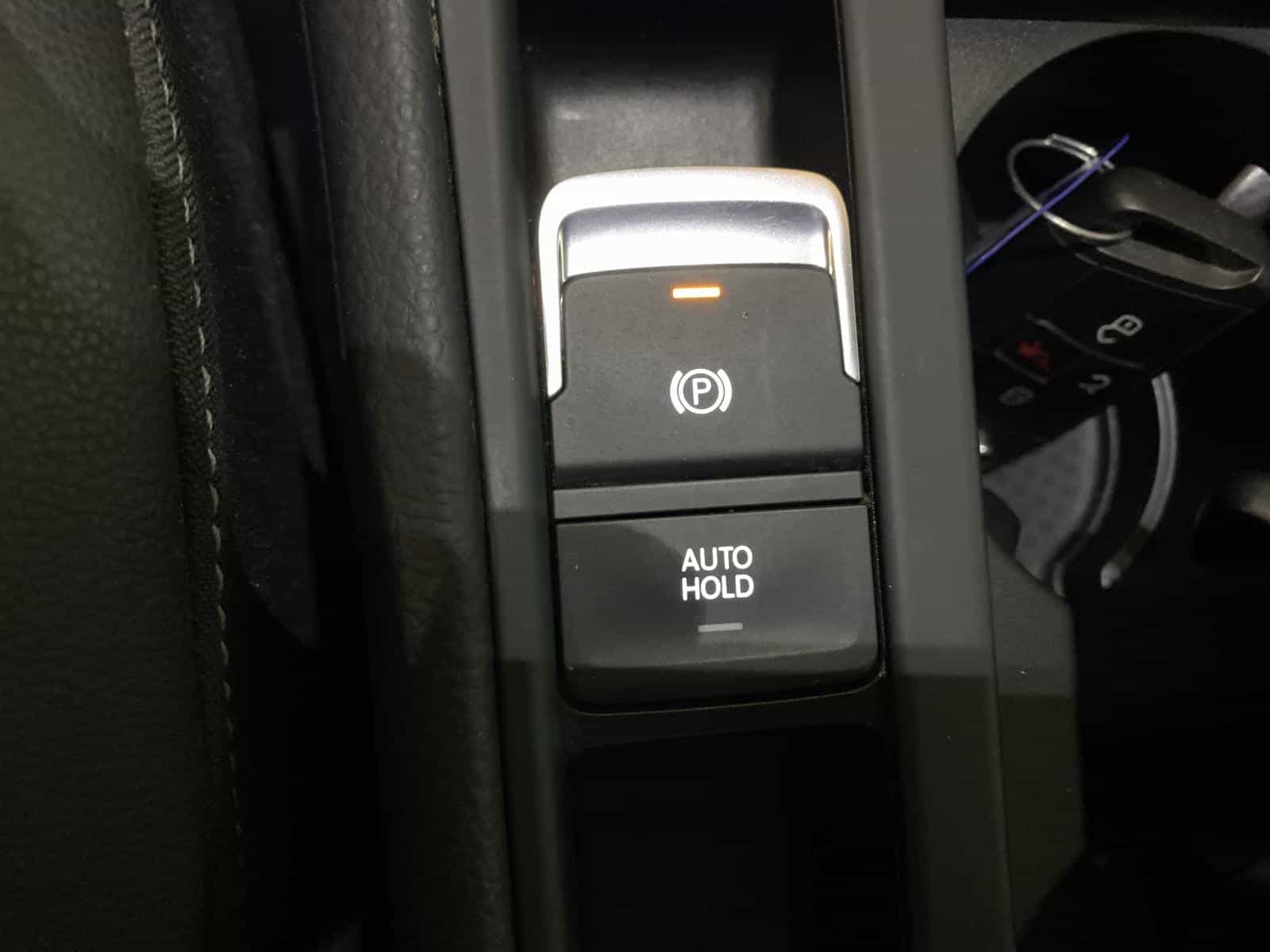 2018 Volkswagen R Base - Image 25