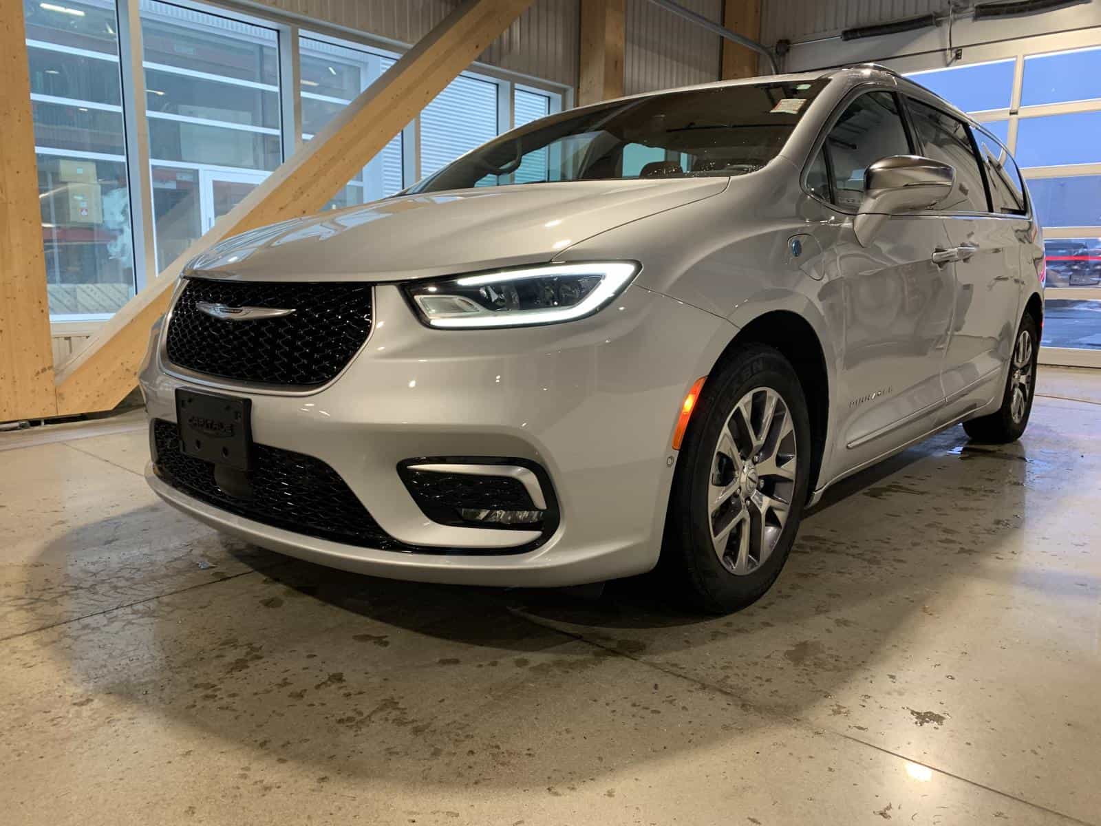 2024 Chrysler Pacifica Hybrid Pinnacle Pinnacle PHEV - Image 1