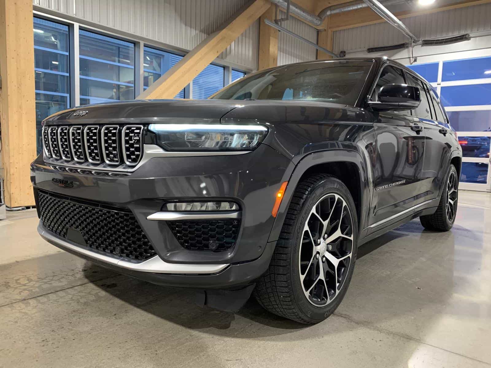 2022 Jeep Grand Cherokee Summit Reserve Summit - Image 1
