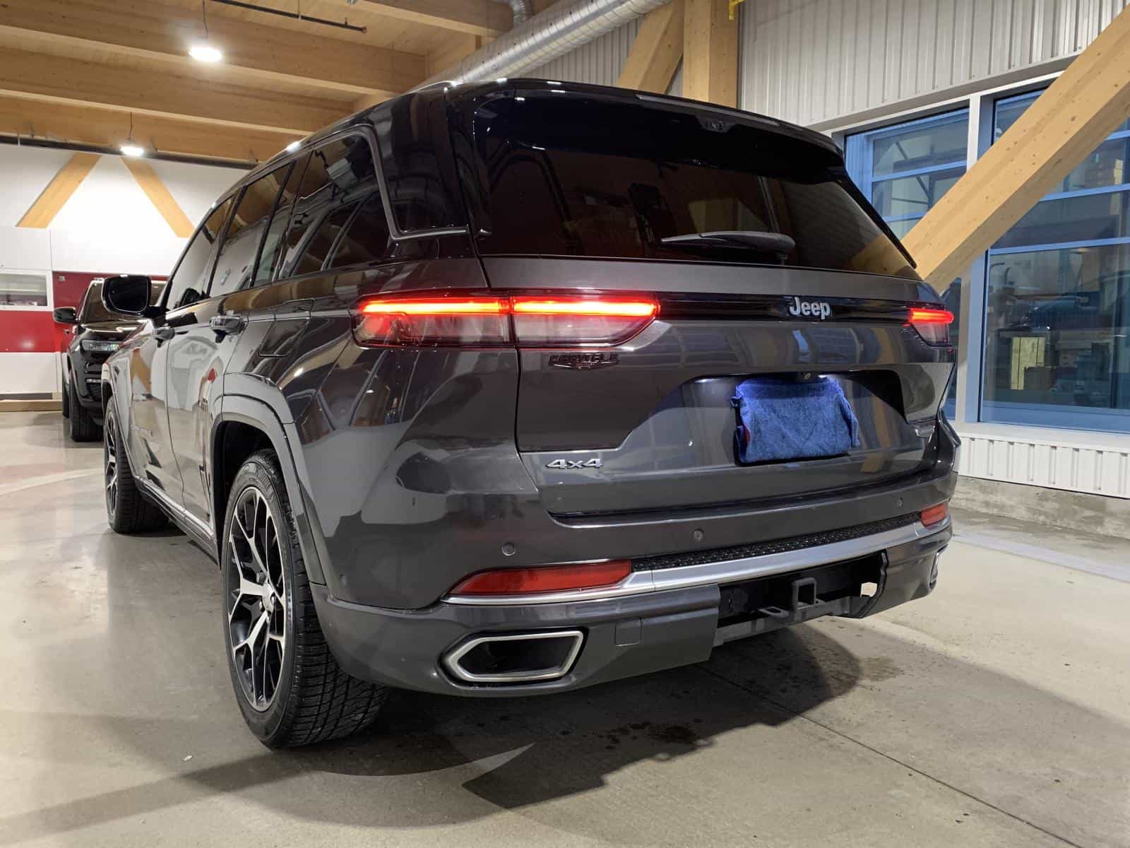 2022 Jeep Grand Cherokee Summit Reserve Summit - Image 2
