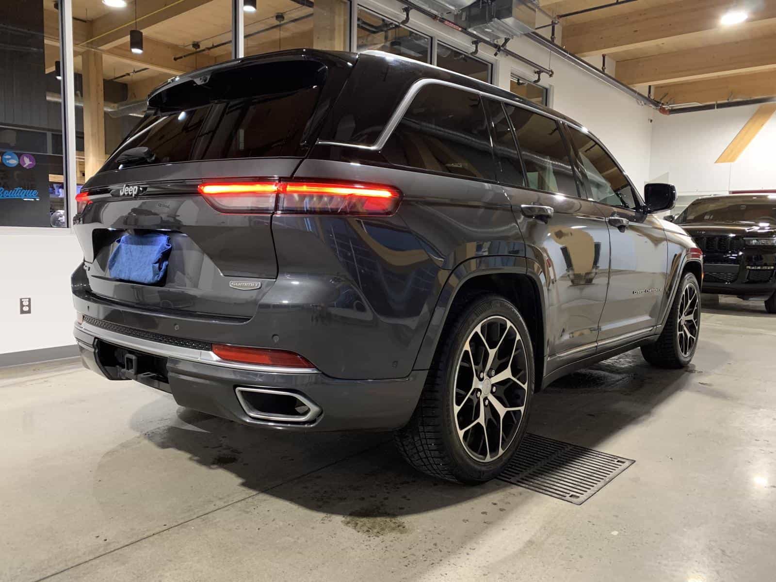 2022 Jeep Grand Cherokee Summit Reserve Summit - Image 3