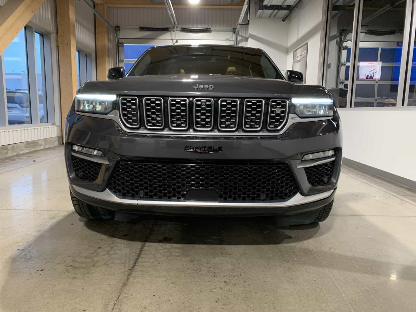 2022 Jeep Grand Cherokee Summit Reserve Summit - Image 5