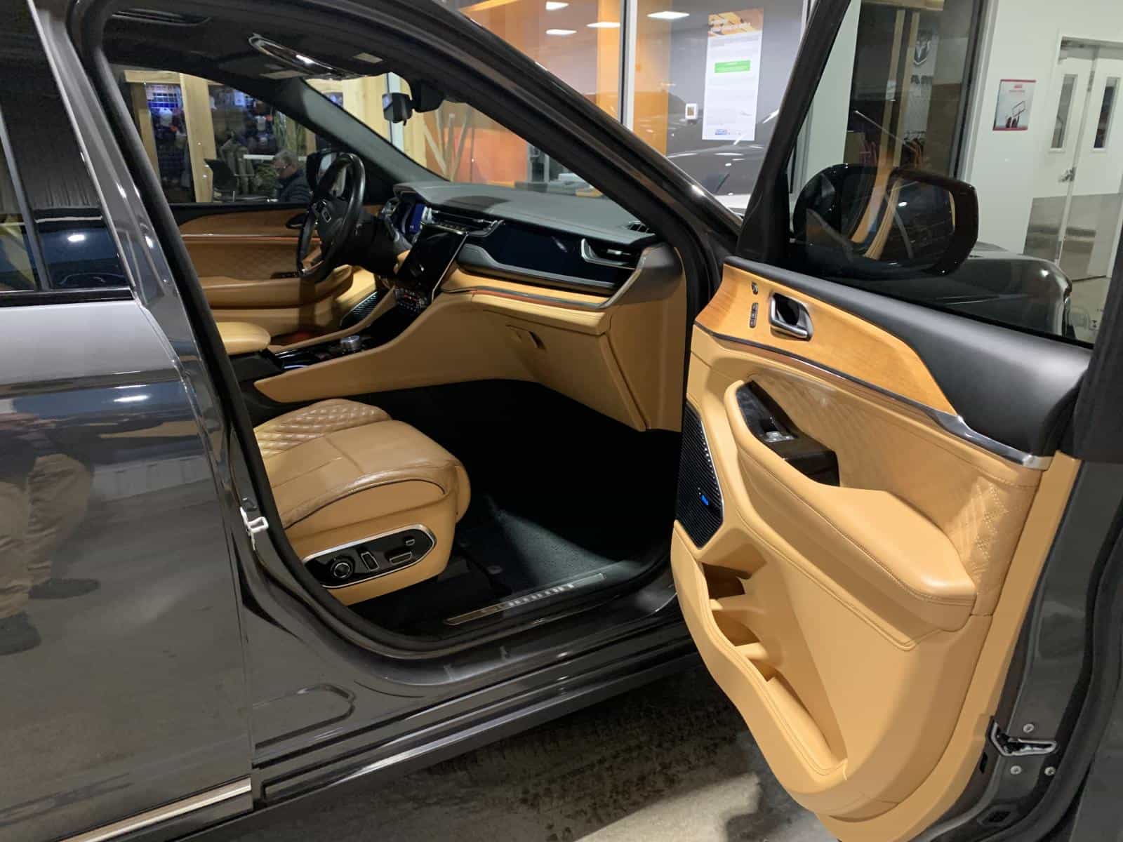 2022 Jeep Grand Cherokee Summit Reserve Summit - Image 9