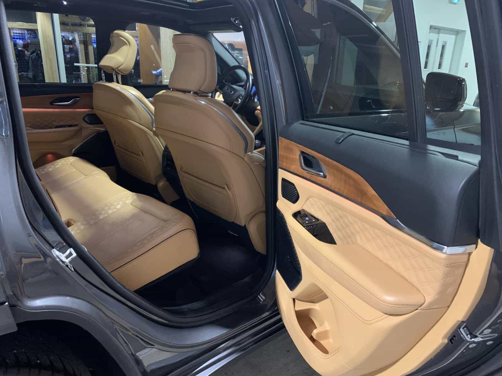 2022 Jeep Grand Cherokee Summit Reserve Summit - Image 10