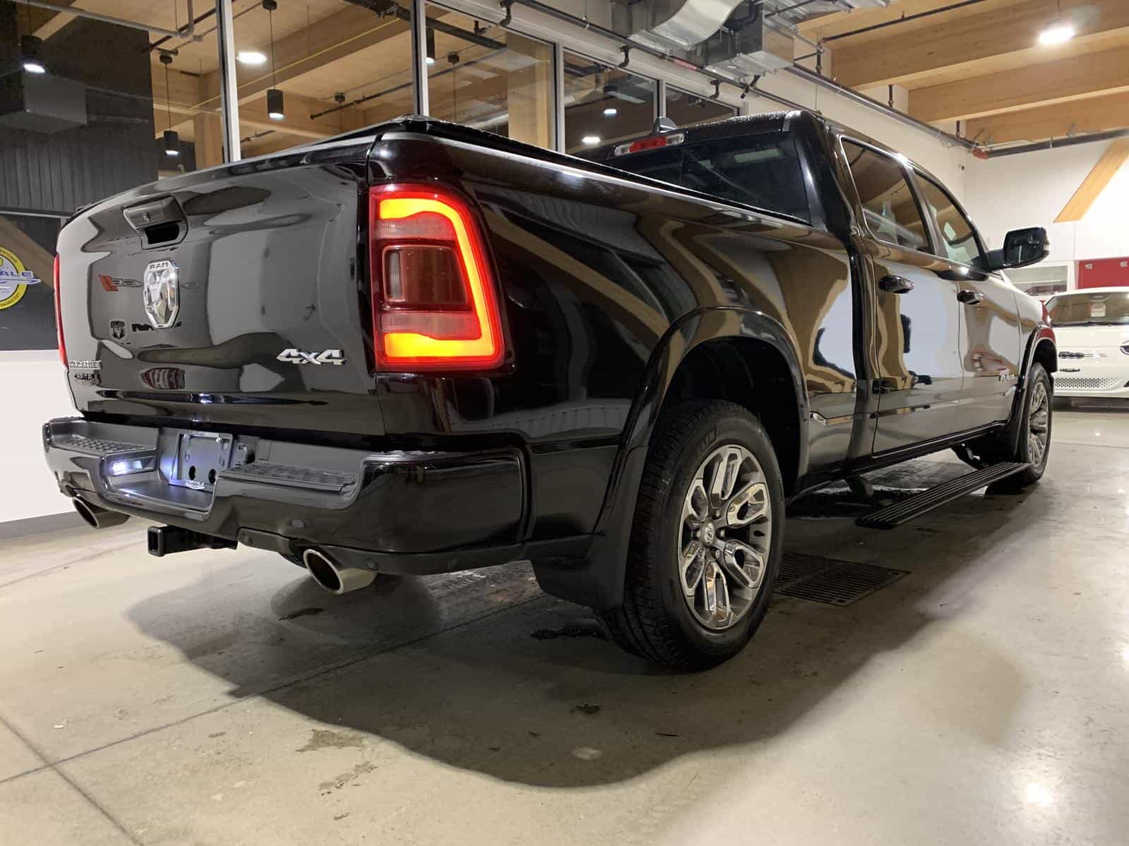 2019 RAM 1500 Laramie - Image 4