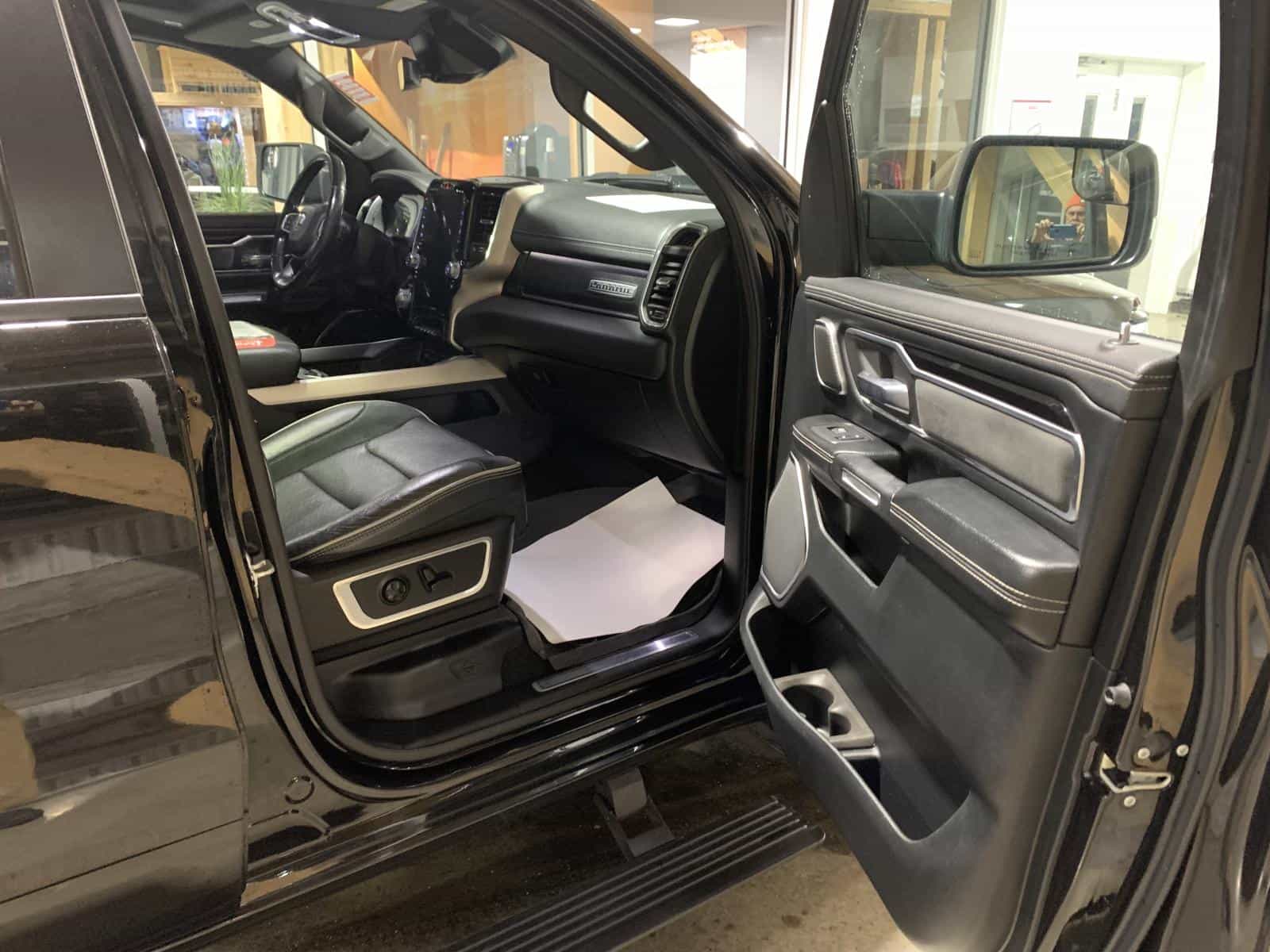 2019 RAM 1500 Laramie - Image 7