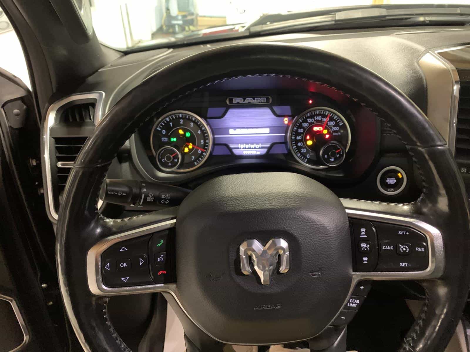 2019 RAM 1500 Laramie - Image 12