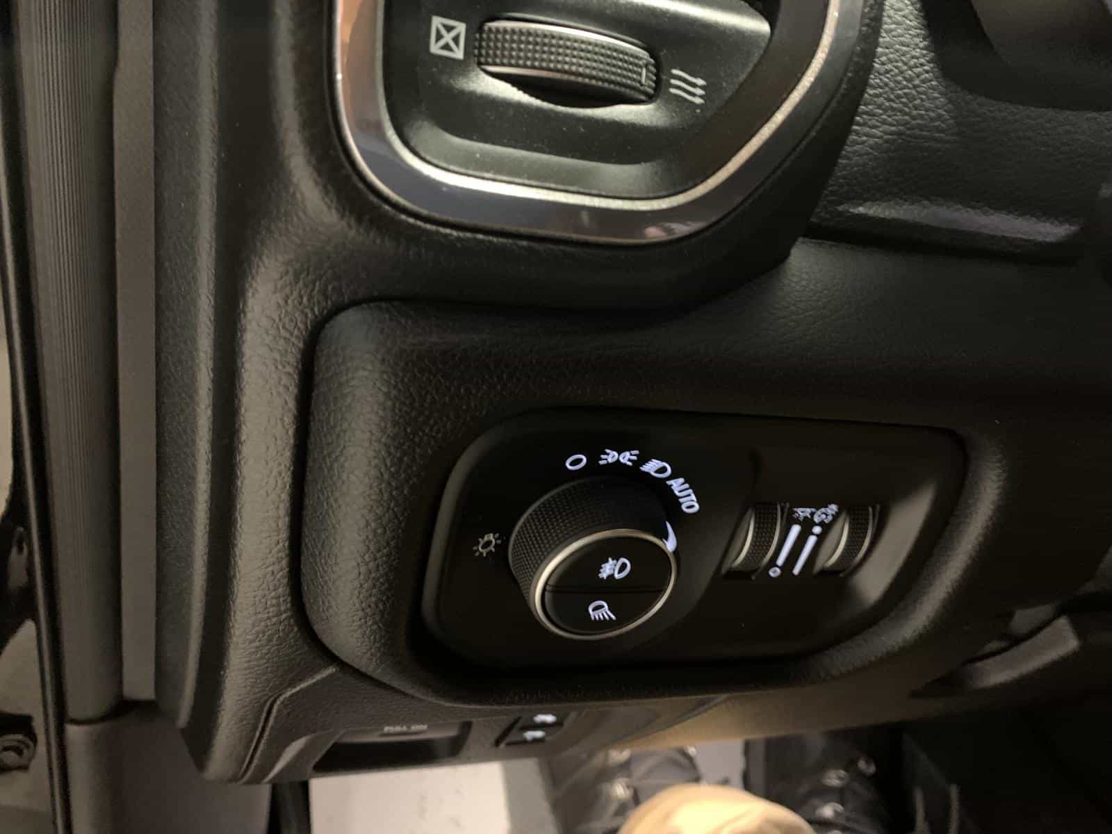 2019 RAM 1500 Laramie - Image 19