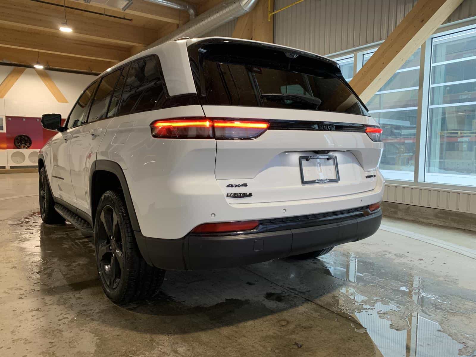 2024 Jeep Grand Cherokee Limited Limited - Image 2