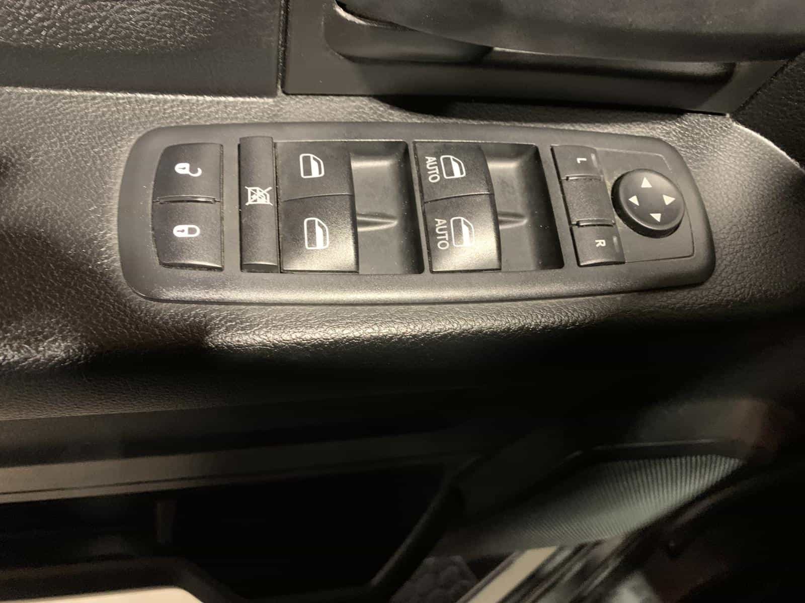 Image 19 RAM 1500 CLASSIC TRADESMAN Express 2019