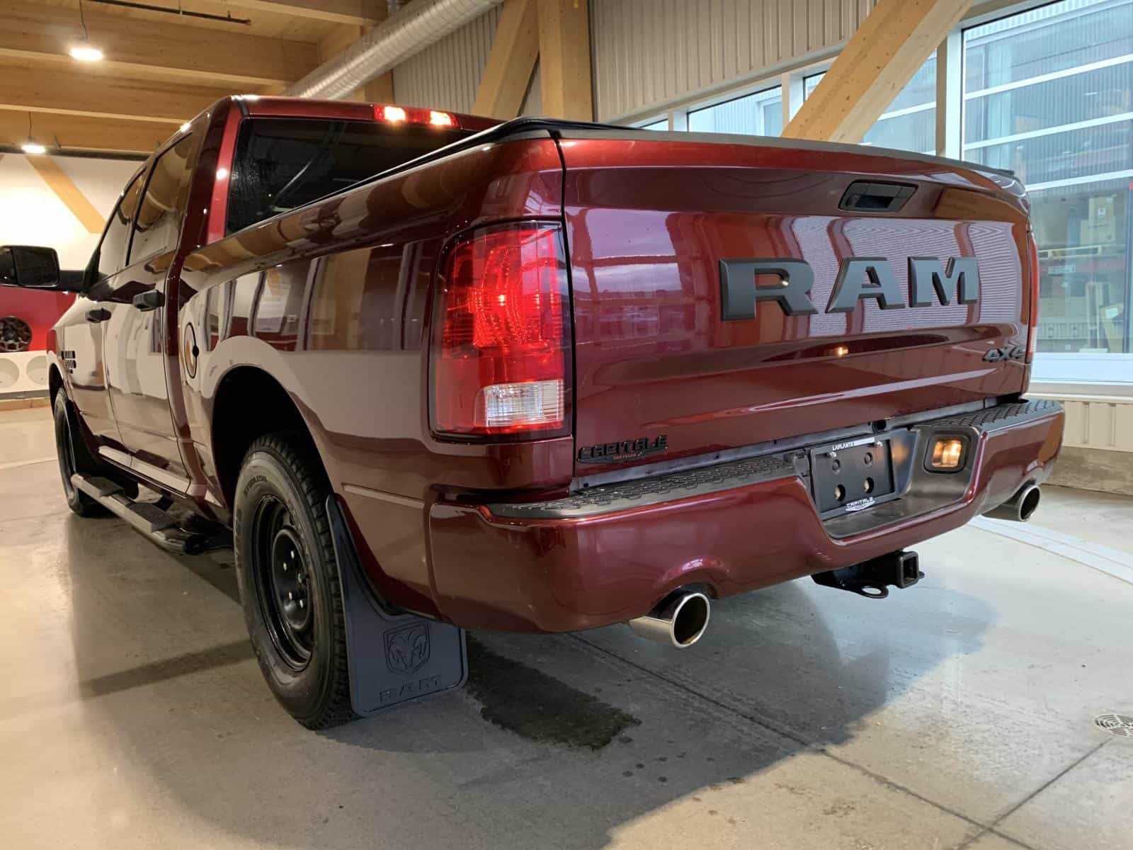 2021 RAM 1500 CLASSIC TRADESMAN SXT - Image 2