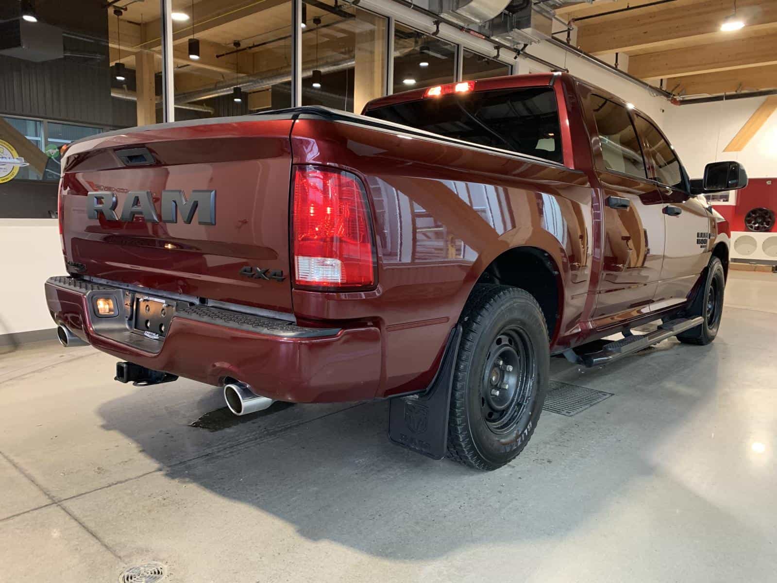 2021 RAM 1500 CLASSIC TRADESMAN SXT - Image 3