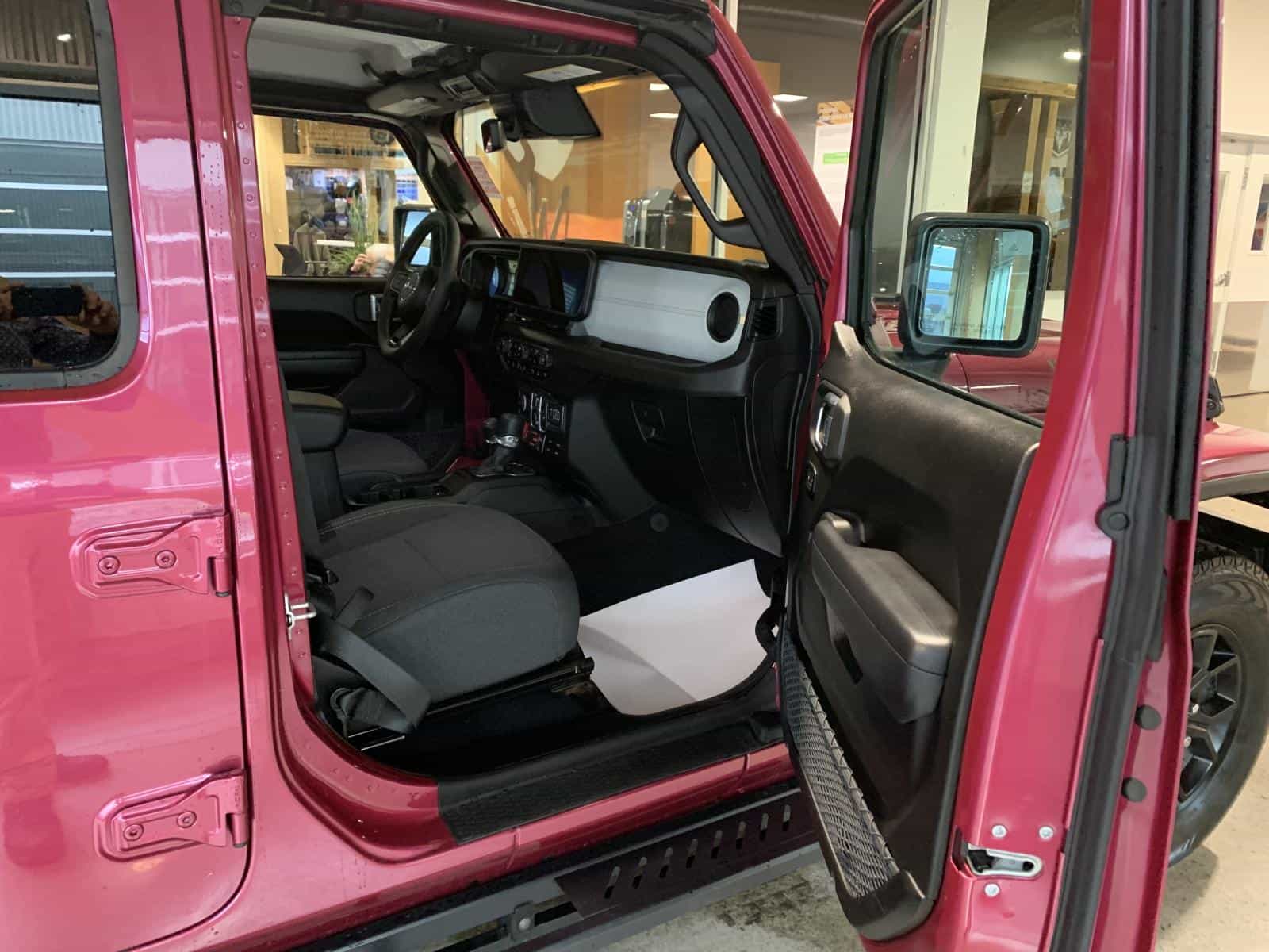 2024 Jeep Gladiator Willys - Image 9