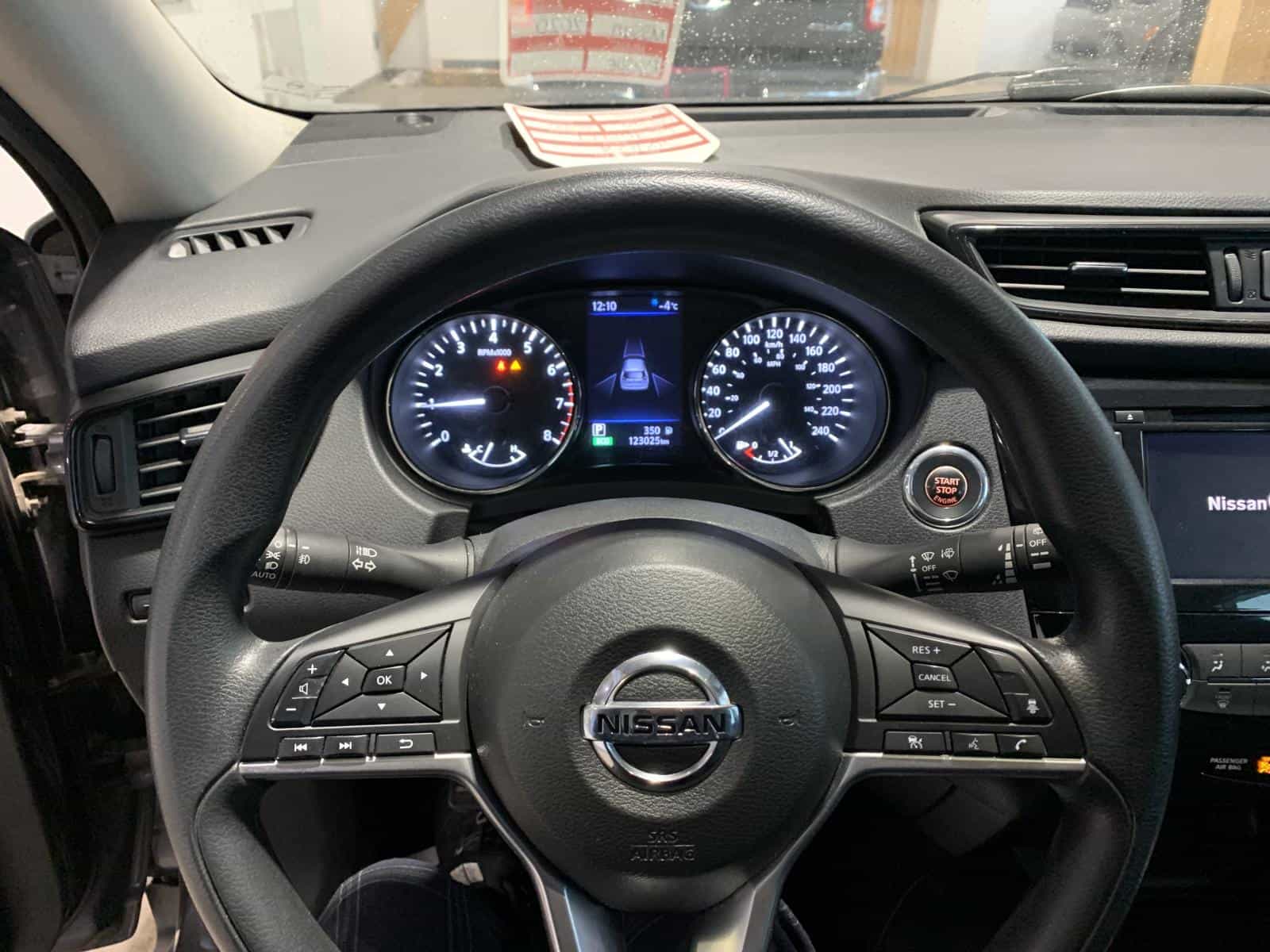 2020 Nissan Rogue SV - Image 12