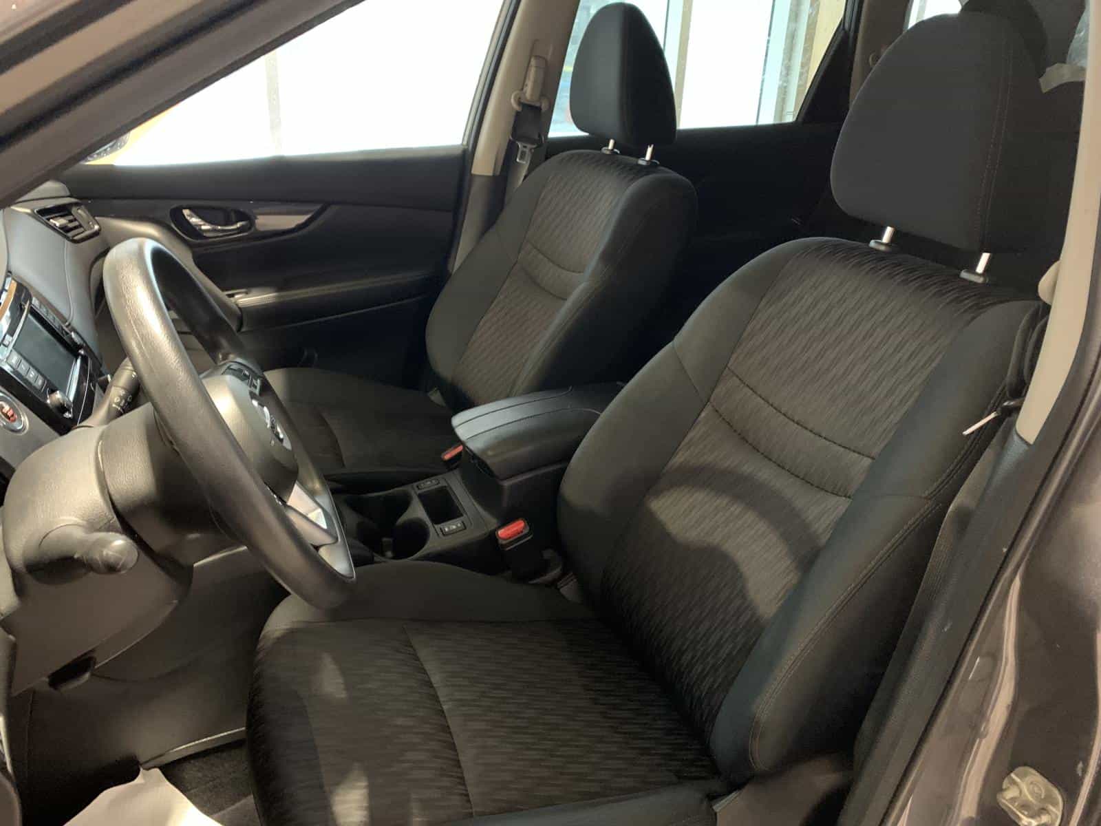 2020 Nissan Rogue SV - Image 10