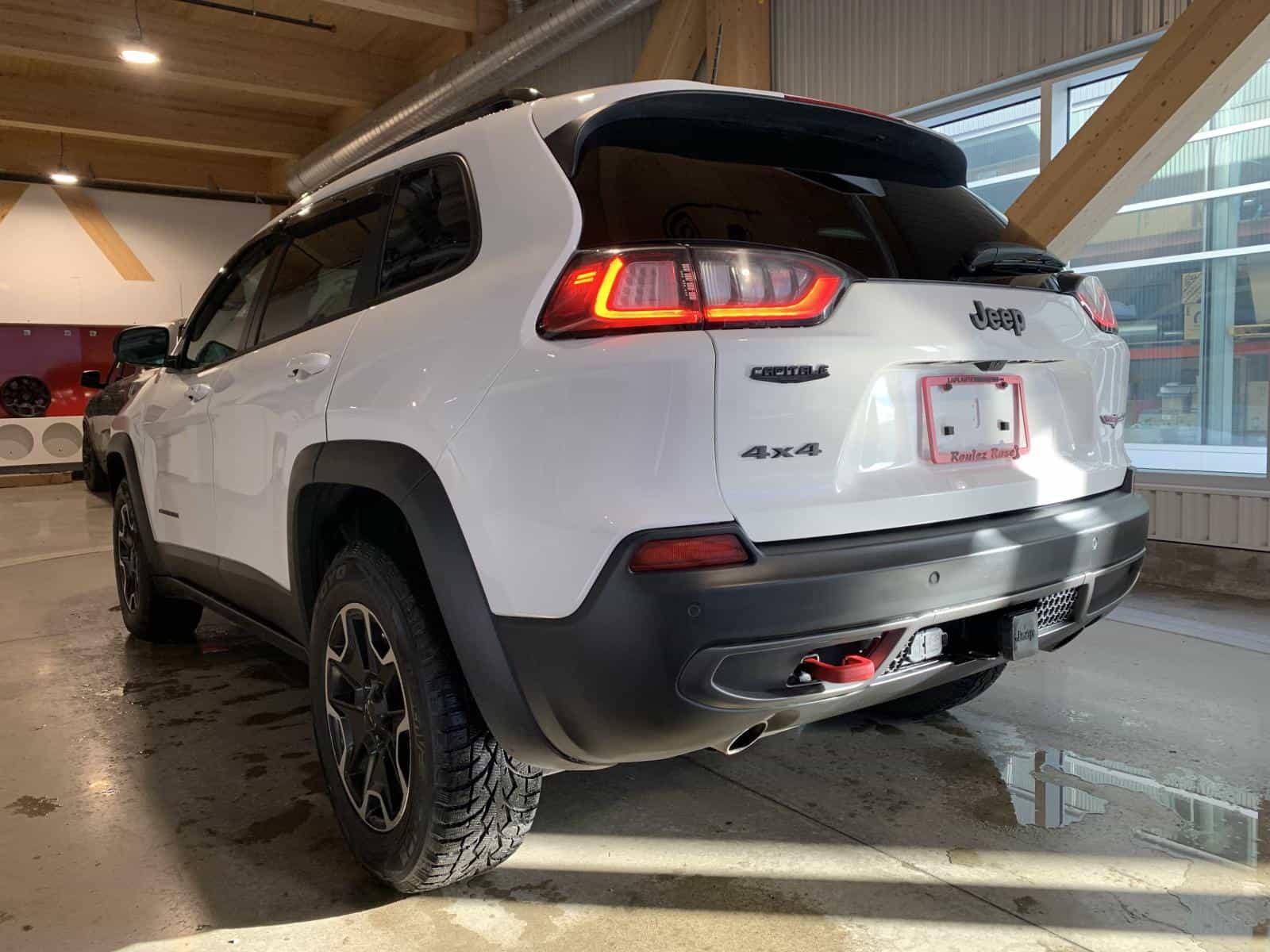 2022 Jeep Cherokee Trailhawk - Image 2