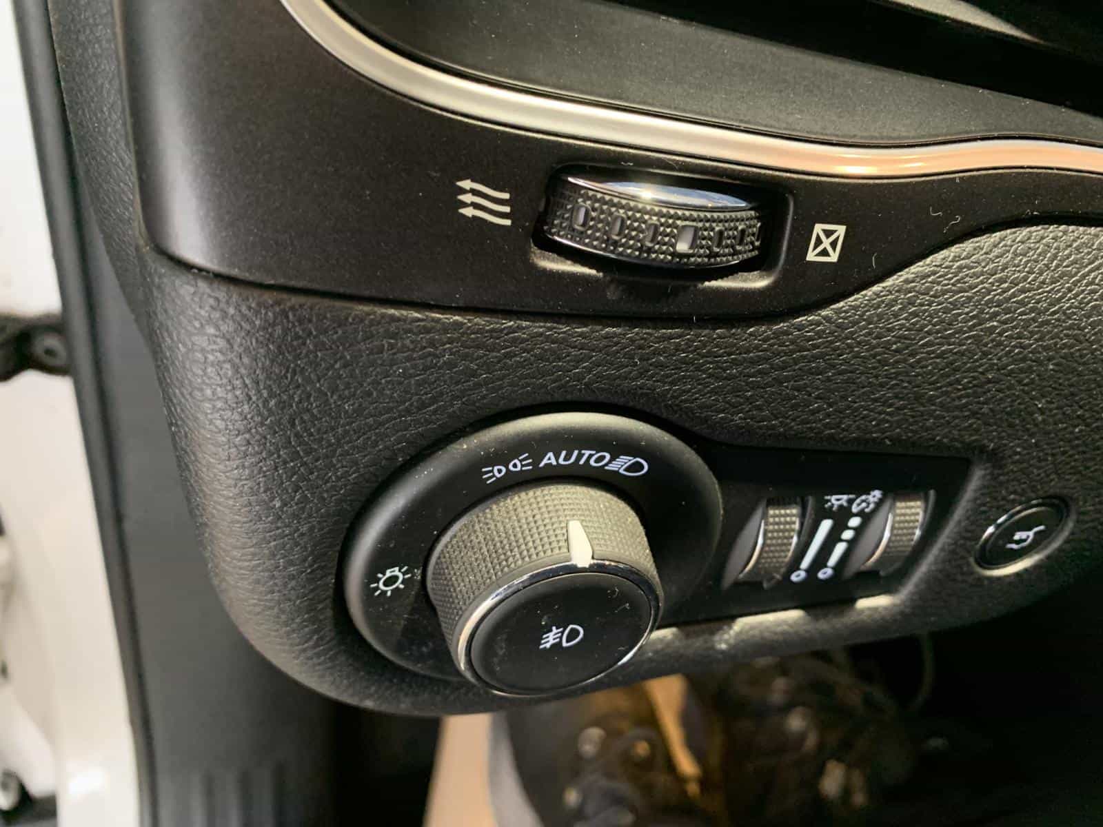 2022 Jeep Cherokee Trailhawk - Image 23