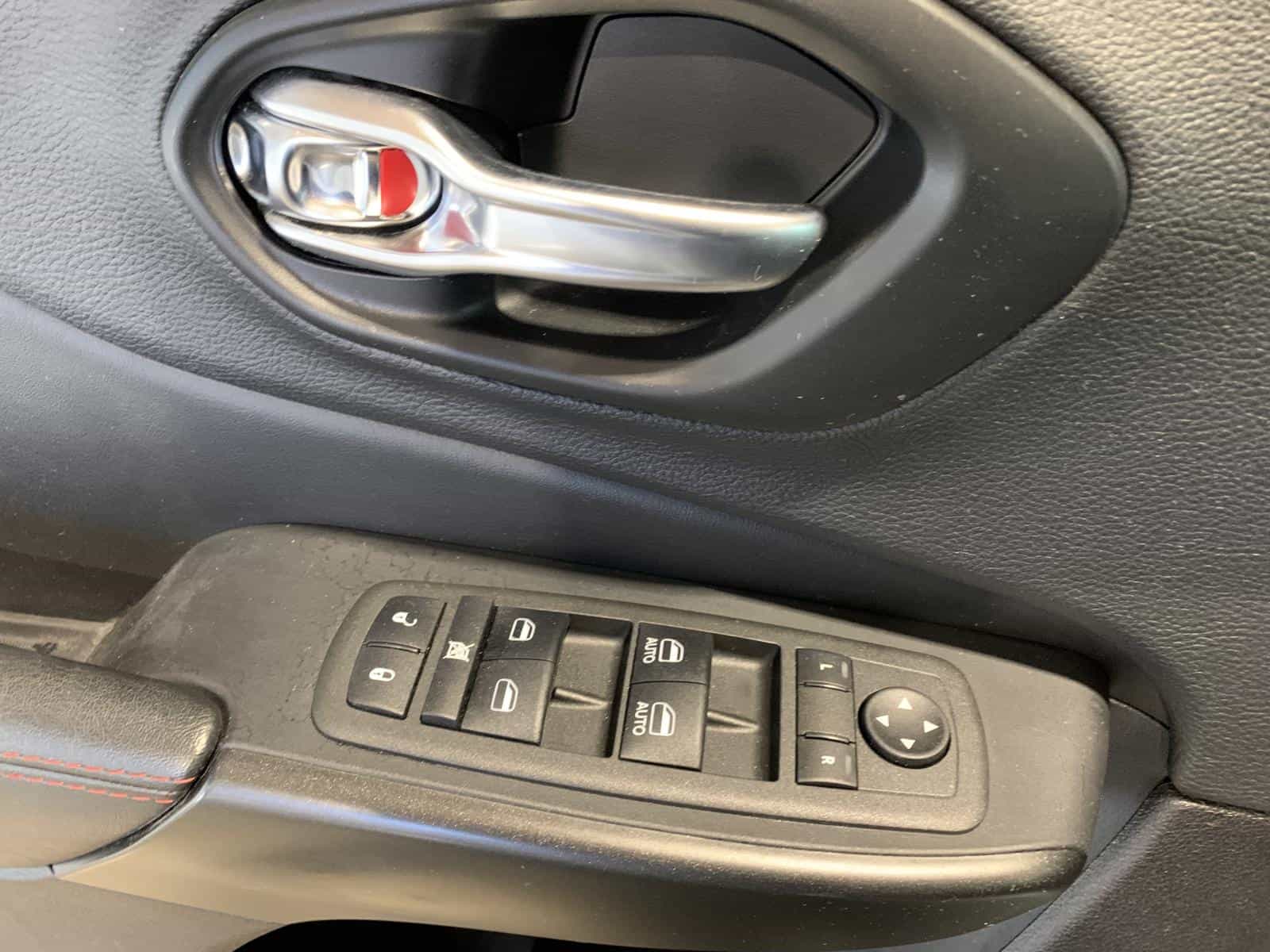 2022 Jeep Cherokee Trailhawk - Image 24