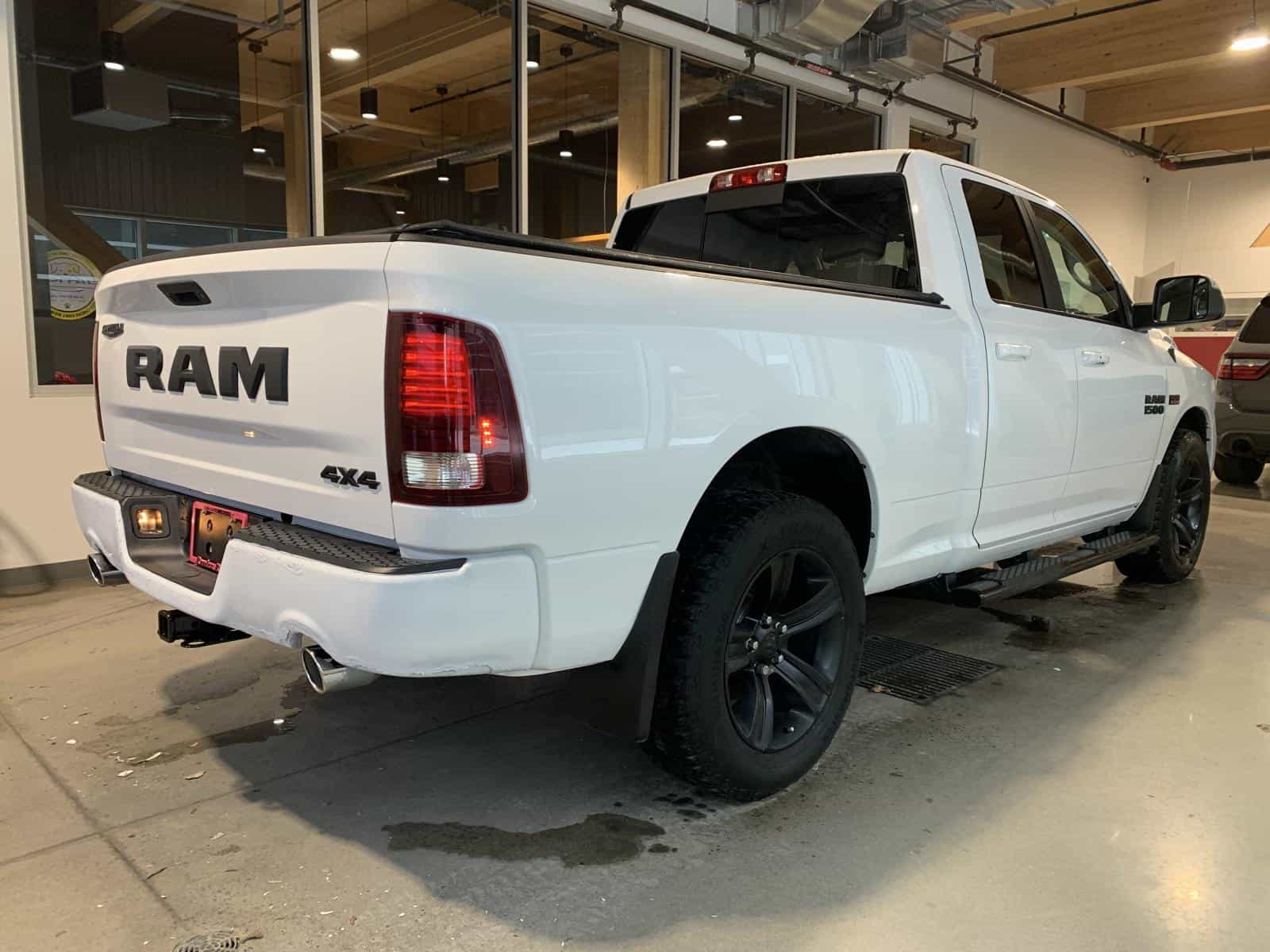 2017 RAM 1500 Sport - Image 3