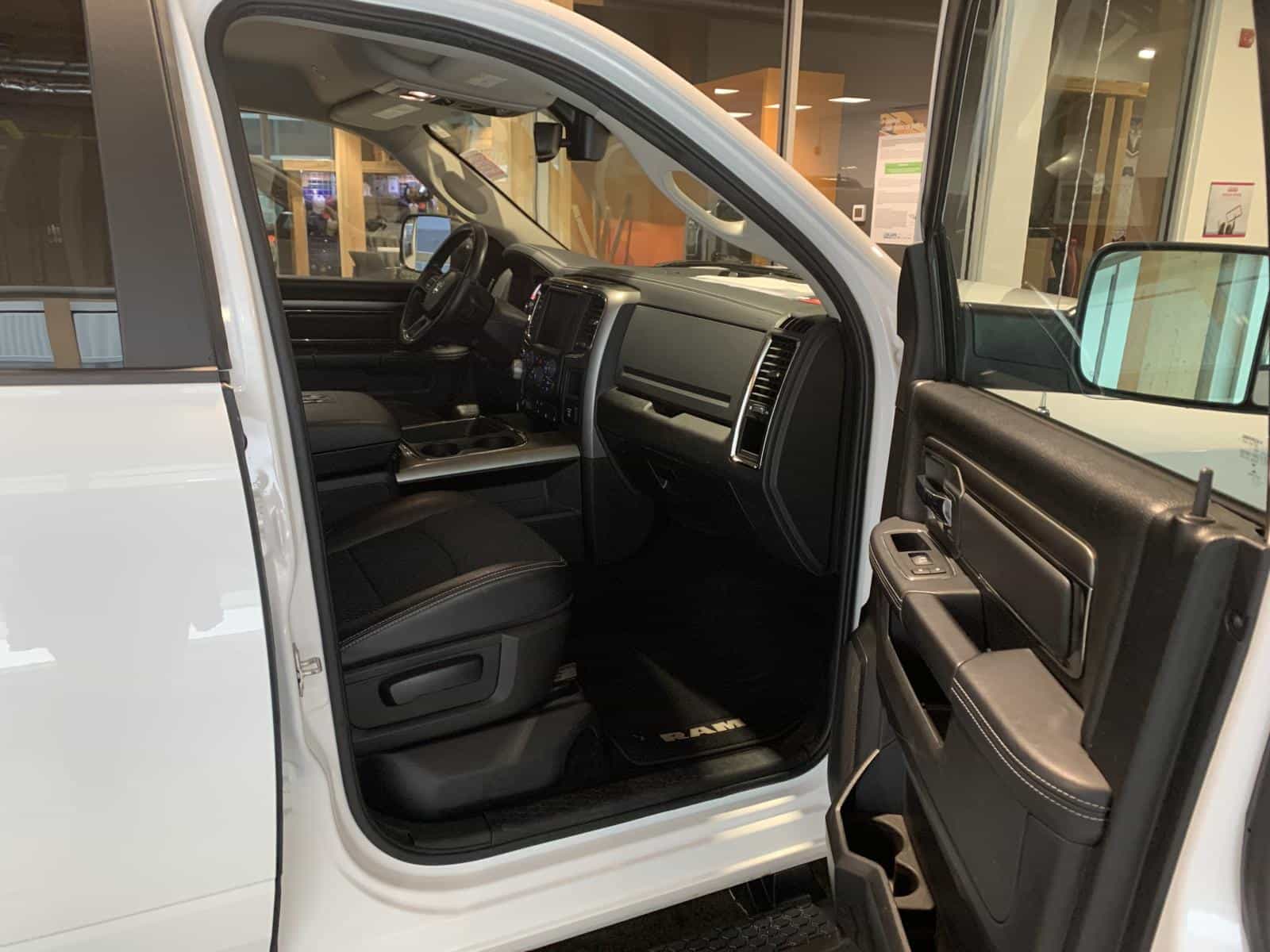 2017 RAM 1500 Sport - Image 7