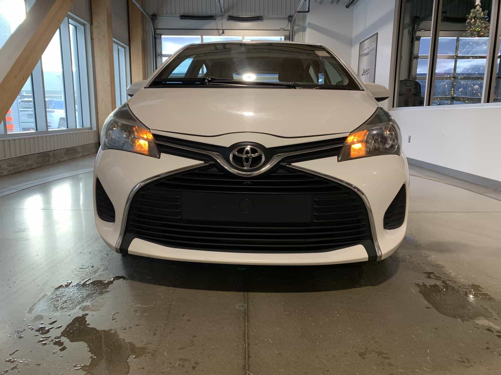 Image 6 Toyota Yaris SE 2015