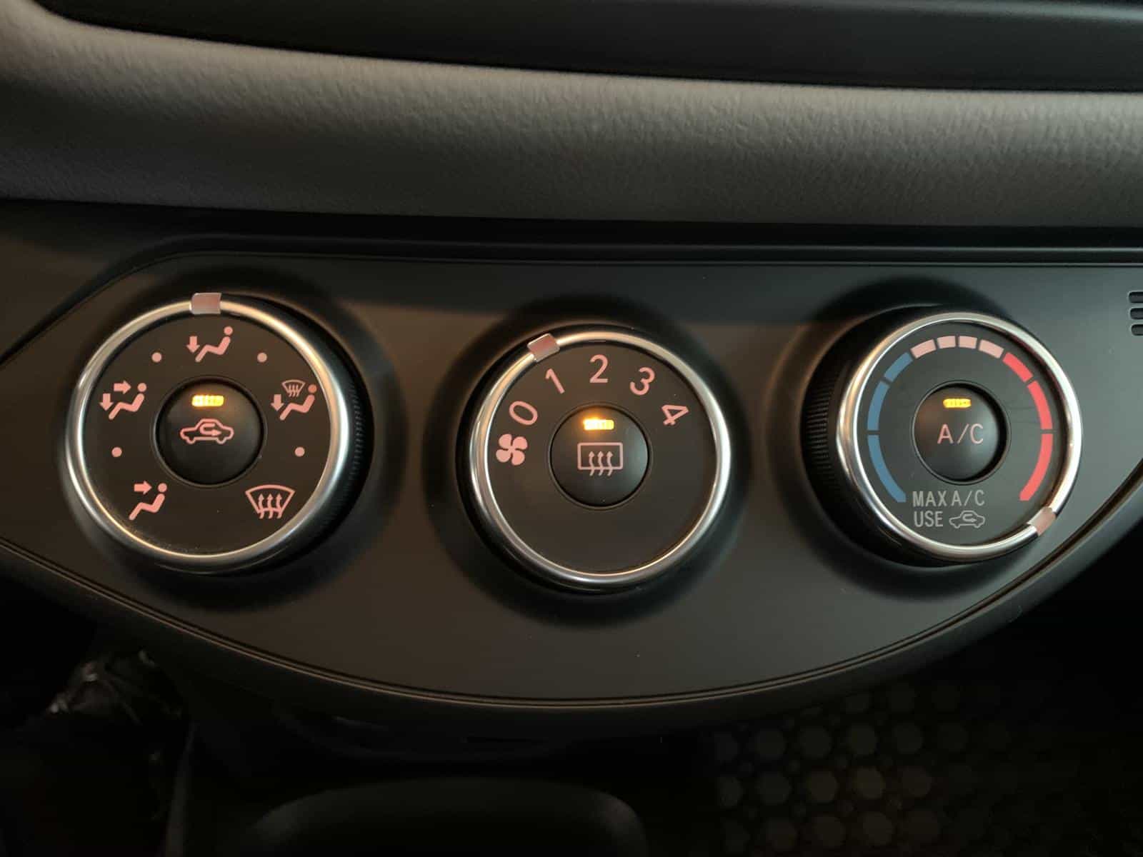 Image 13 Toyota Yaris SE 2015