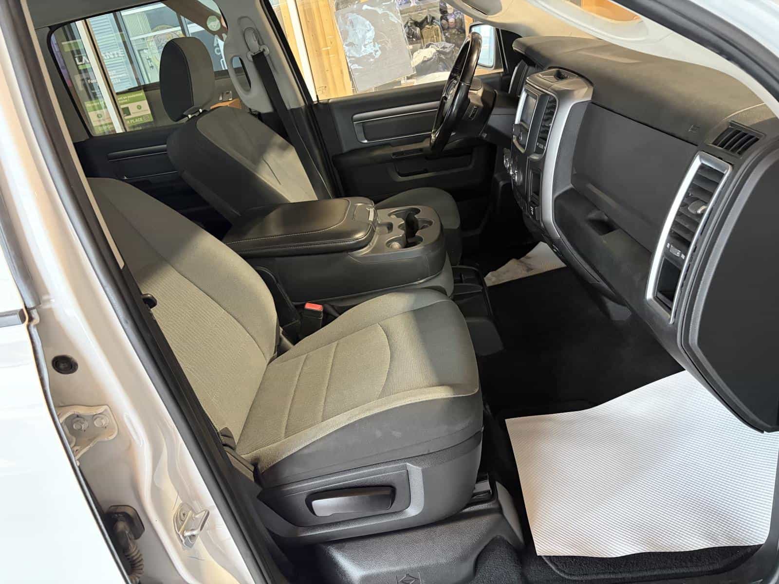 2022 RAM 1500 Classic SLT - Image 11