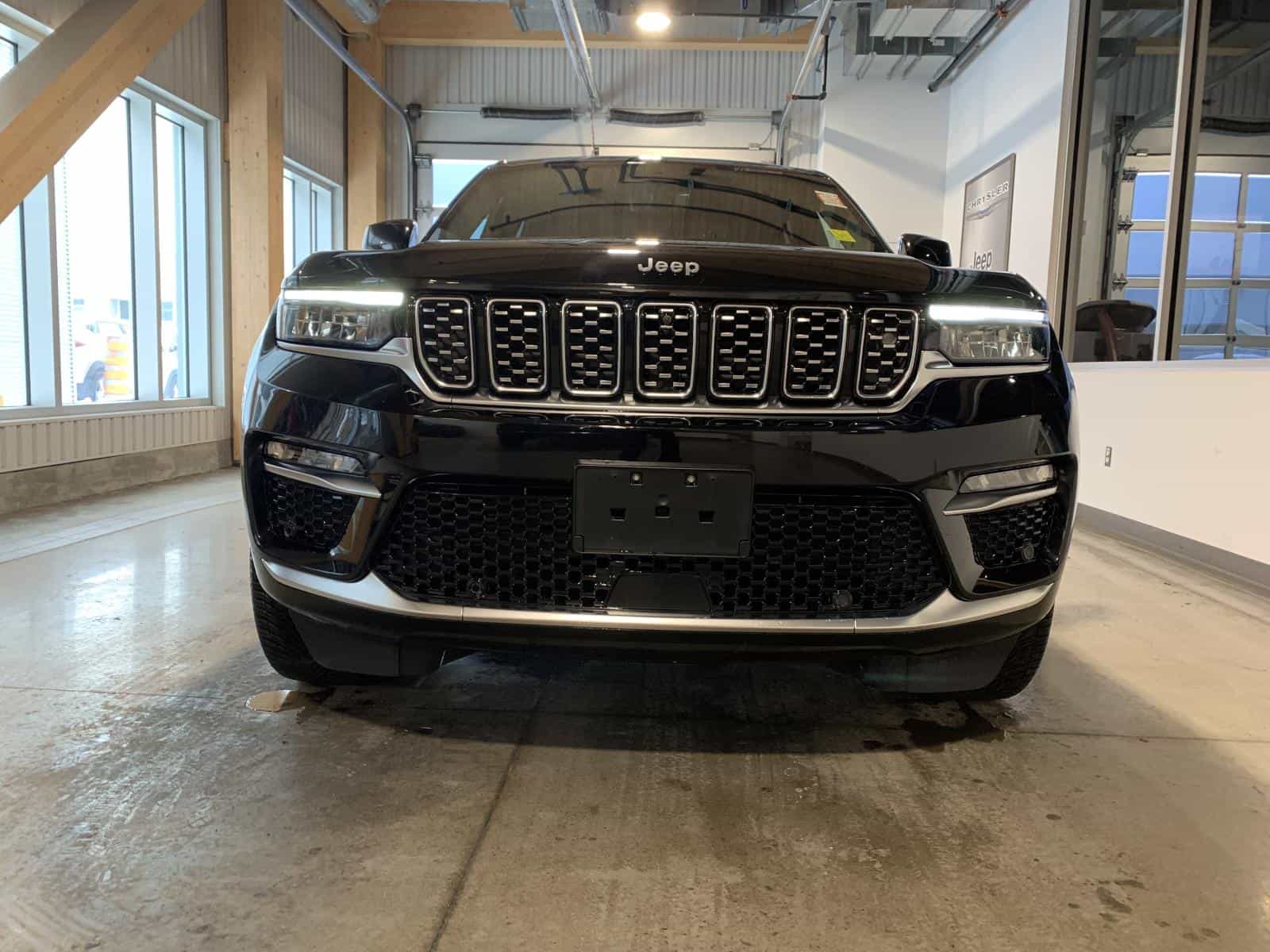 2023 Jeep Grand Cherokee Summit Reserve Summit Reserve - Image 5