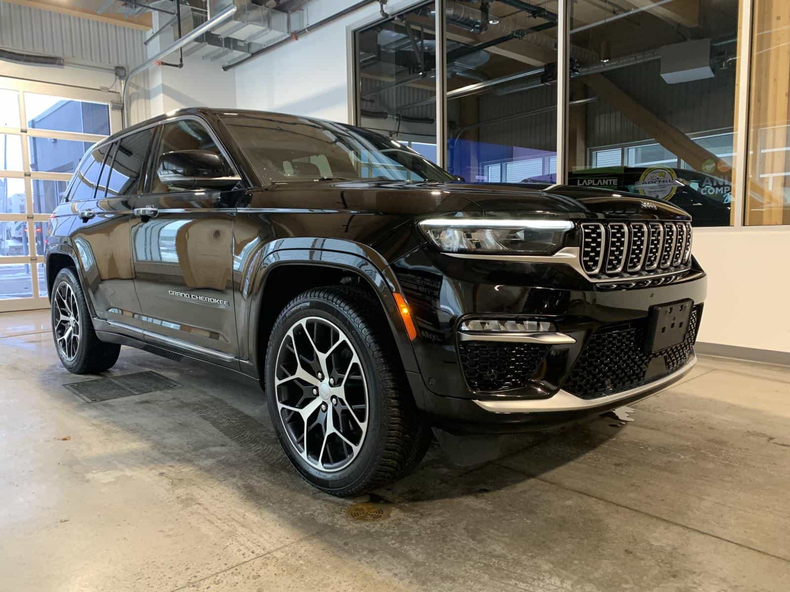 2023 Jeep Grand Cherokee Summit Reserve Summit Reserve - Image 4