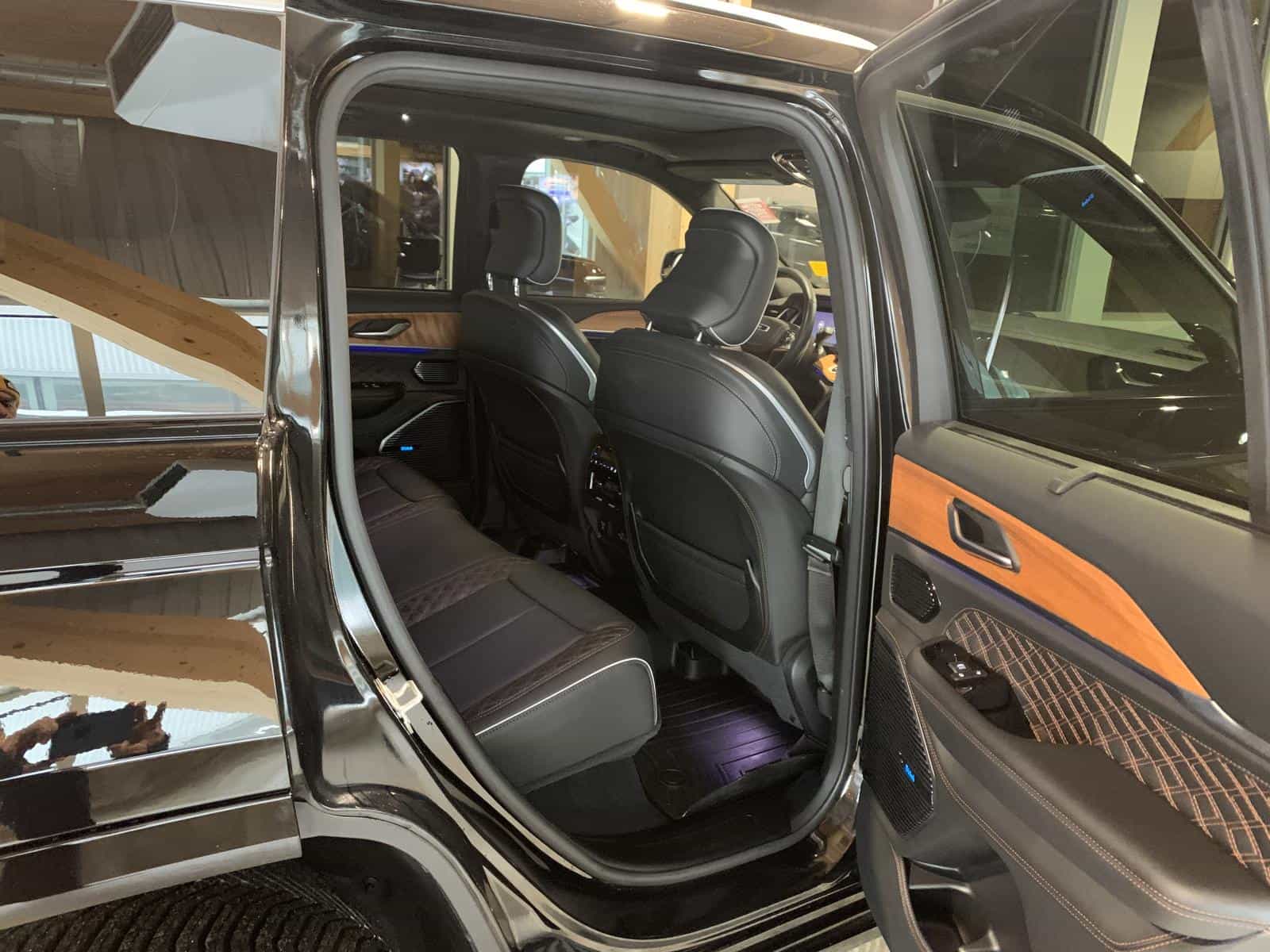 2023 Jeep Grand Cherokee Summit Reserve Summit Reserve - Image 9