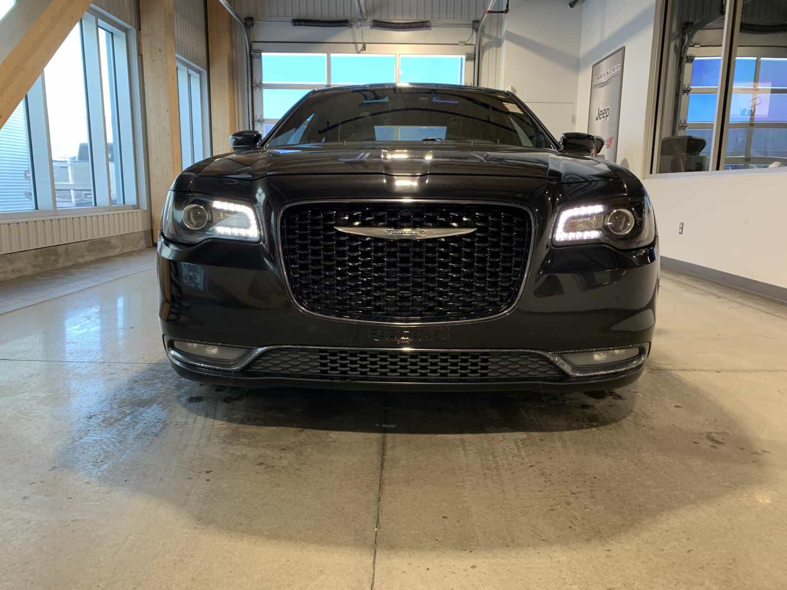 2015 Chrysler 300 S - Image 5