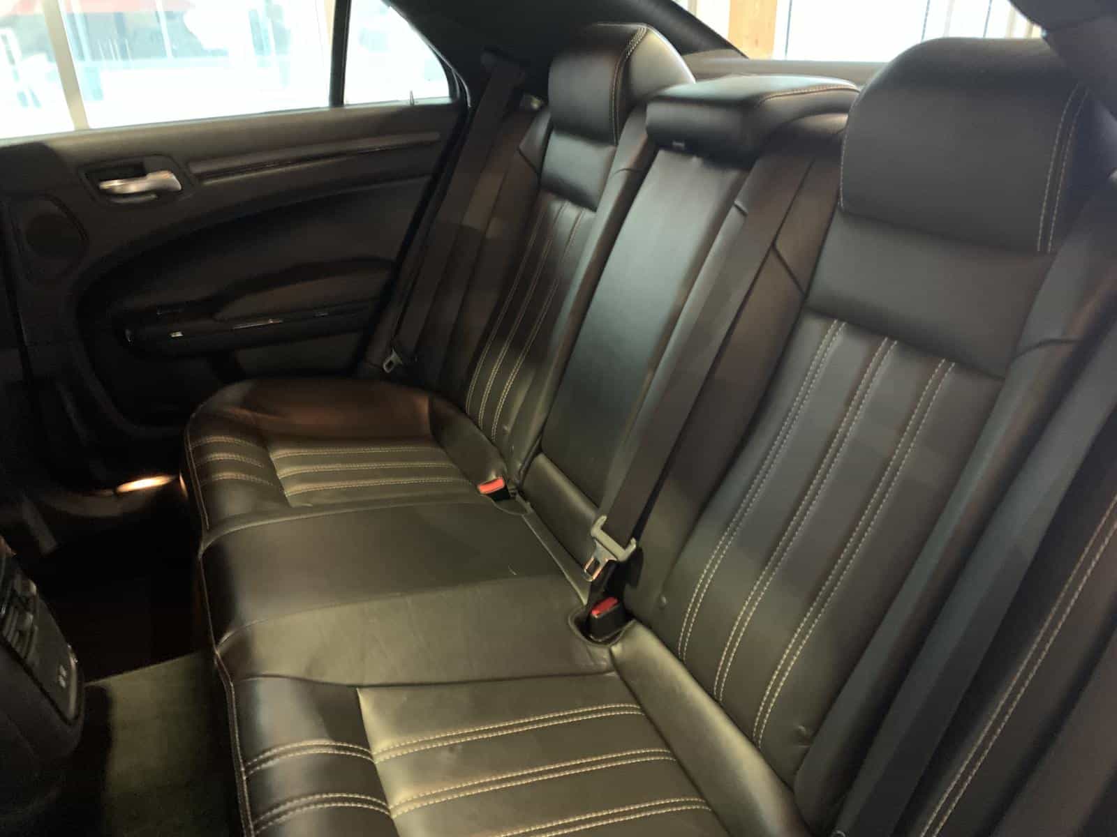 2015 Chrysler 300 S - Image 10