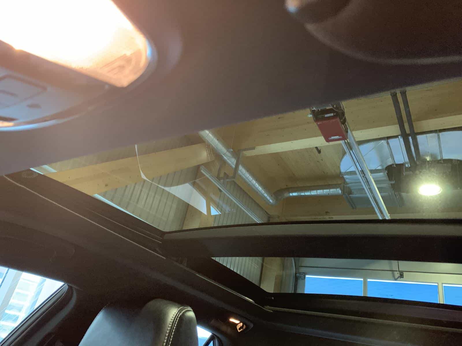 2015 Chrysler 300 S - Image 23