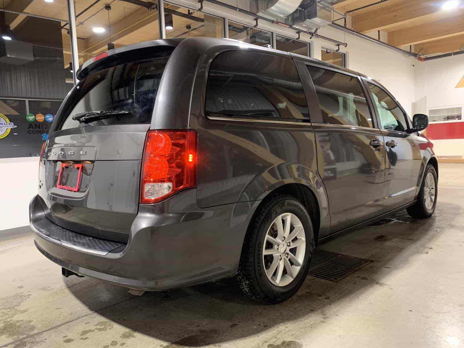 2020 Dodge Grand Caravan Premium Plus - Image 4