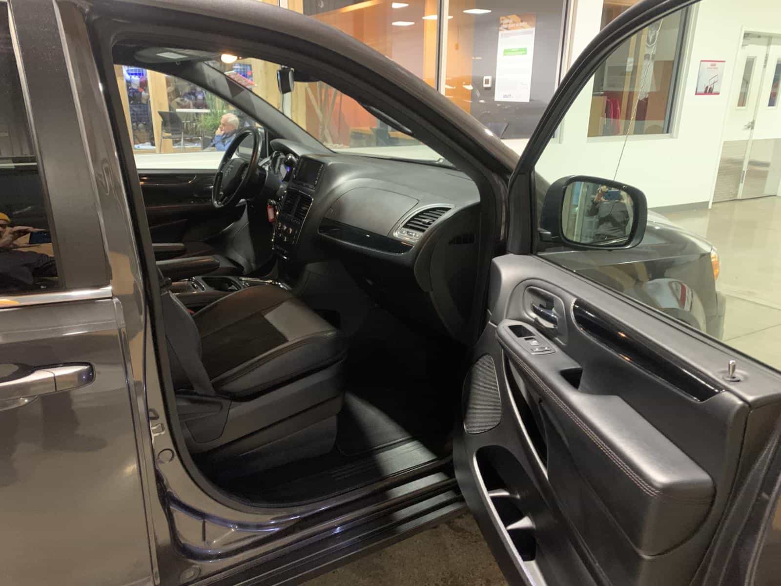 2020 Dodge Grand Caravan Premium Plus - Image 7