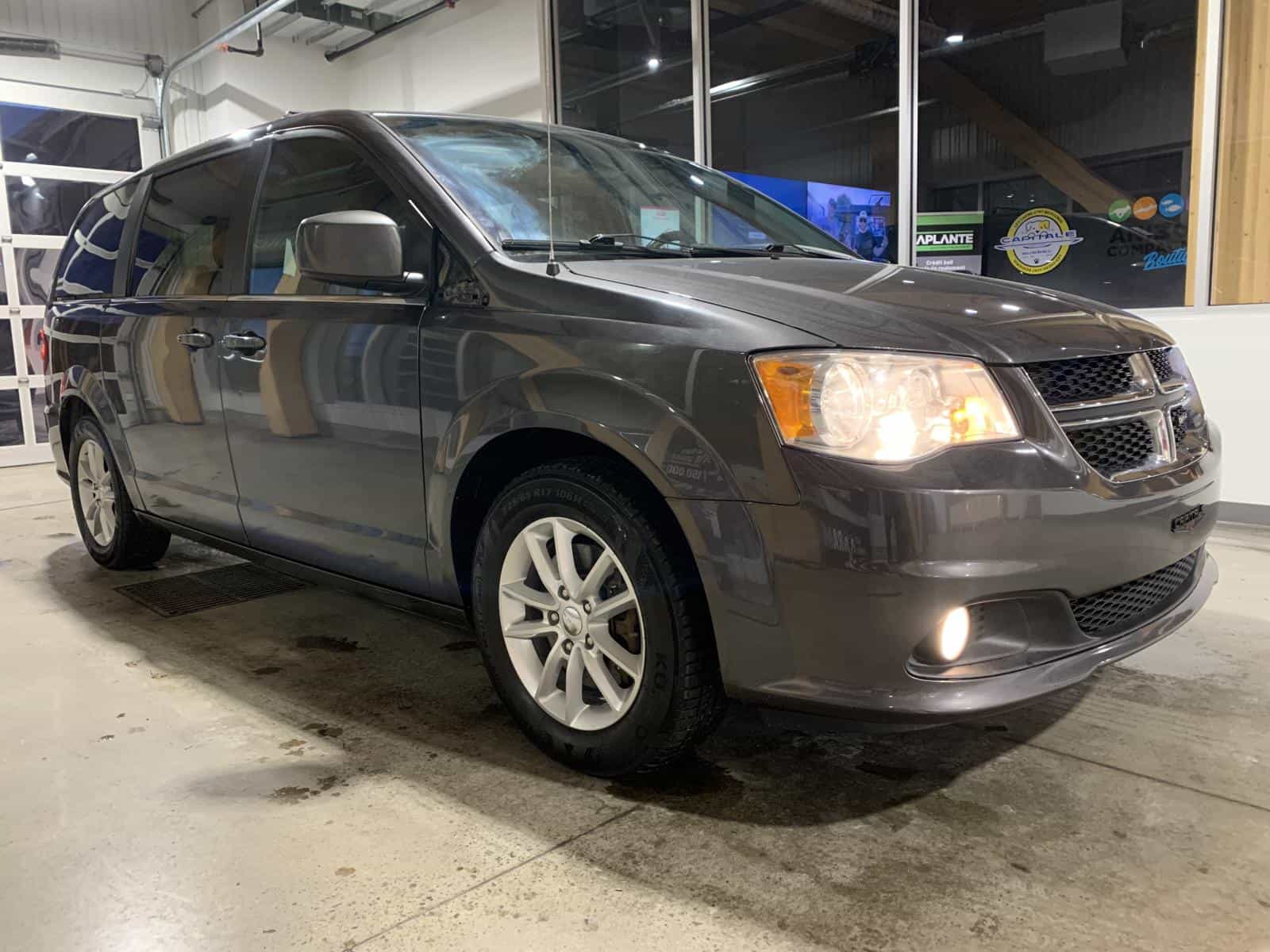 2020 Dodge Grand Caravan Premium Plus - Image 5